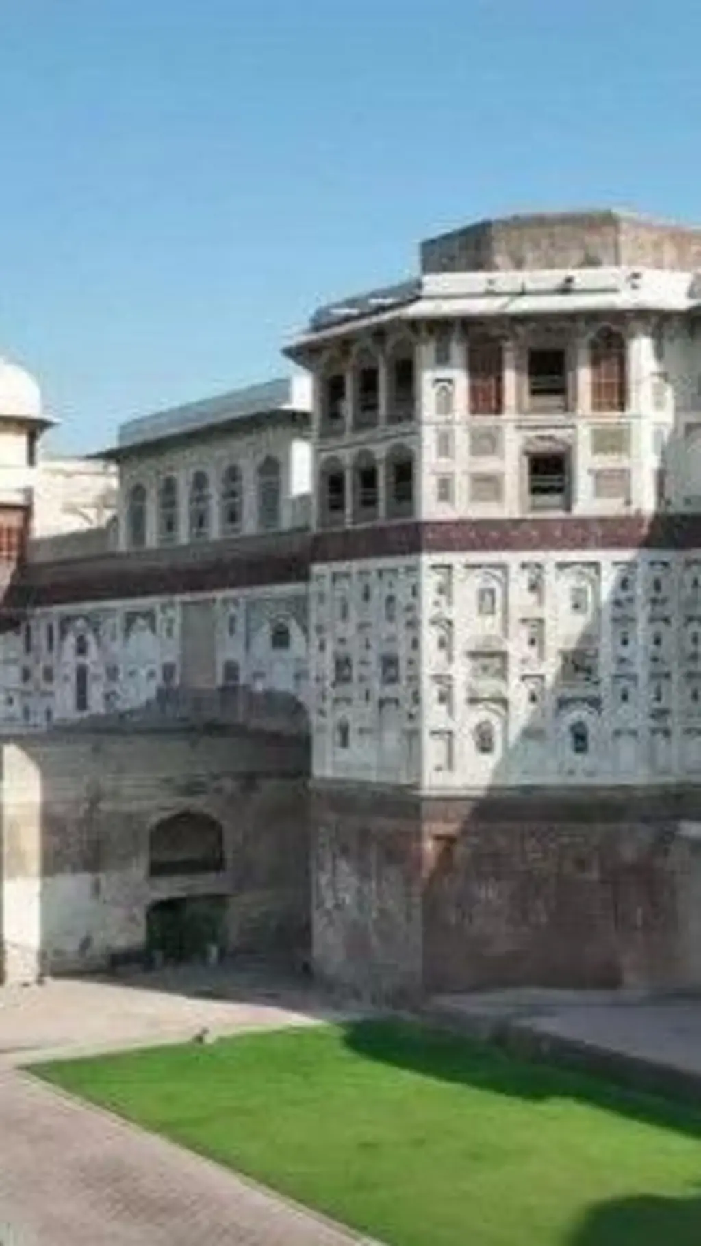 شاہی قلعے کی دیوار