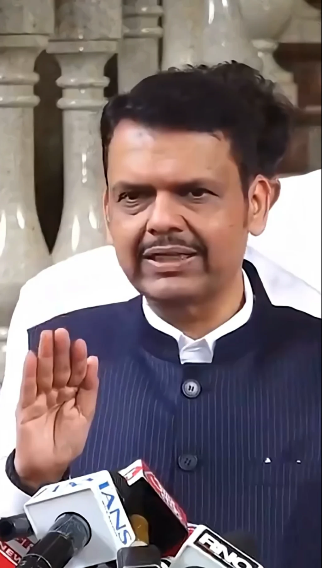 ऑटो-टैक्सी ड्राइवरों को मराठी भाषा सिखाने पर बोले फडणवीस