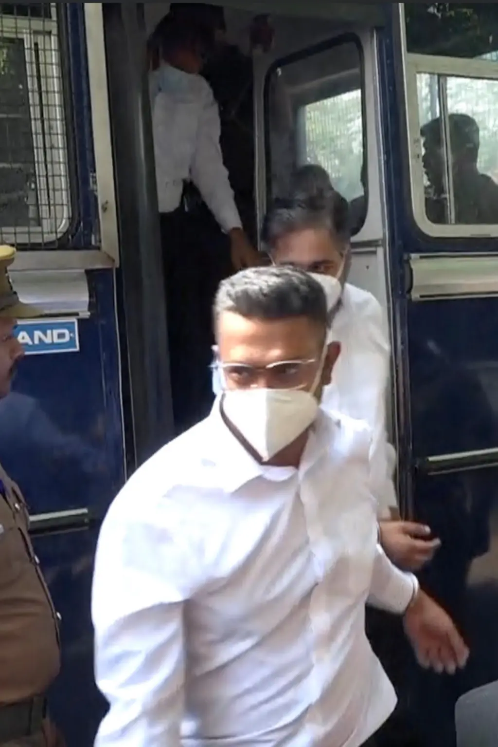 රඛිත රාජපක්ෂ කොළඹ මහෙස්ත්‍රාත් අධිකරණය වෙත රැගෙන ආ අයුරු