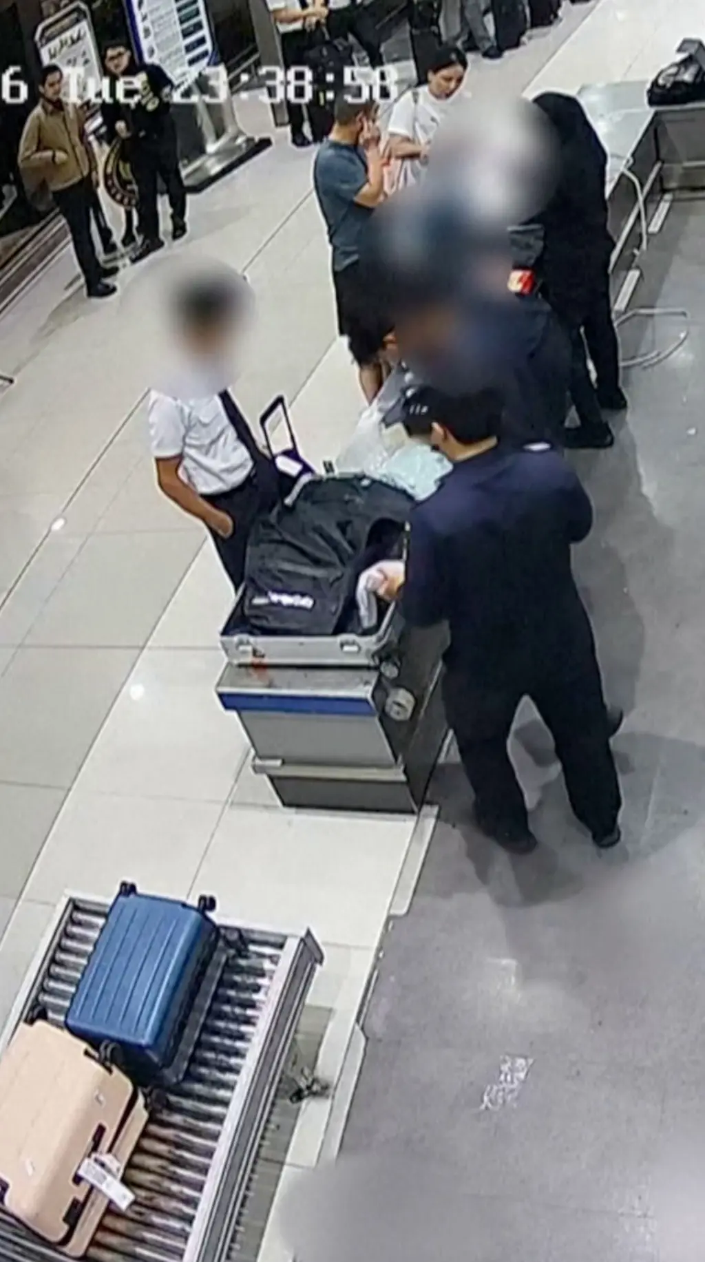 กัปตันชาวมาเลเซียโดนจับคาสนามบิน ขนยาอี 70,000 เม็ด