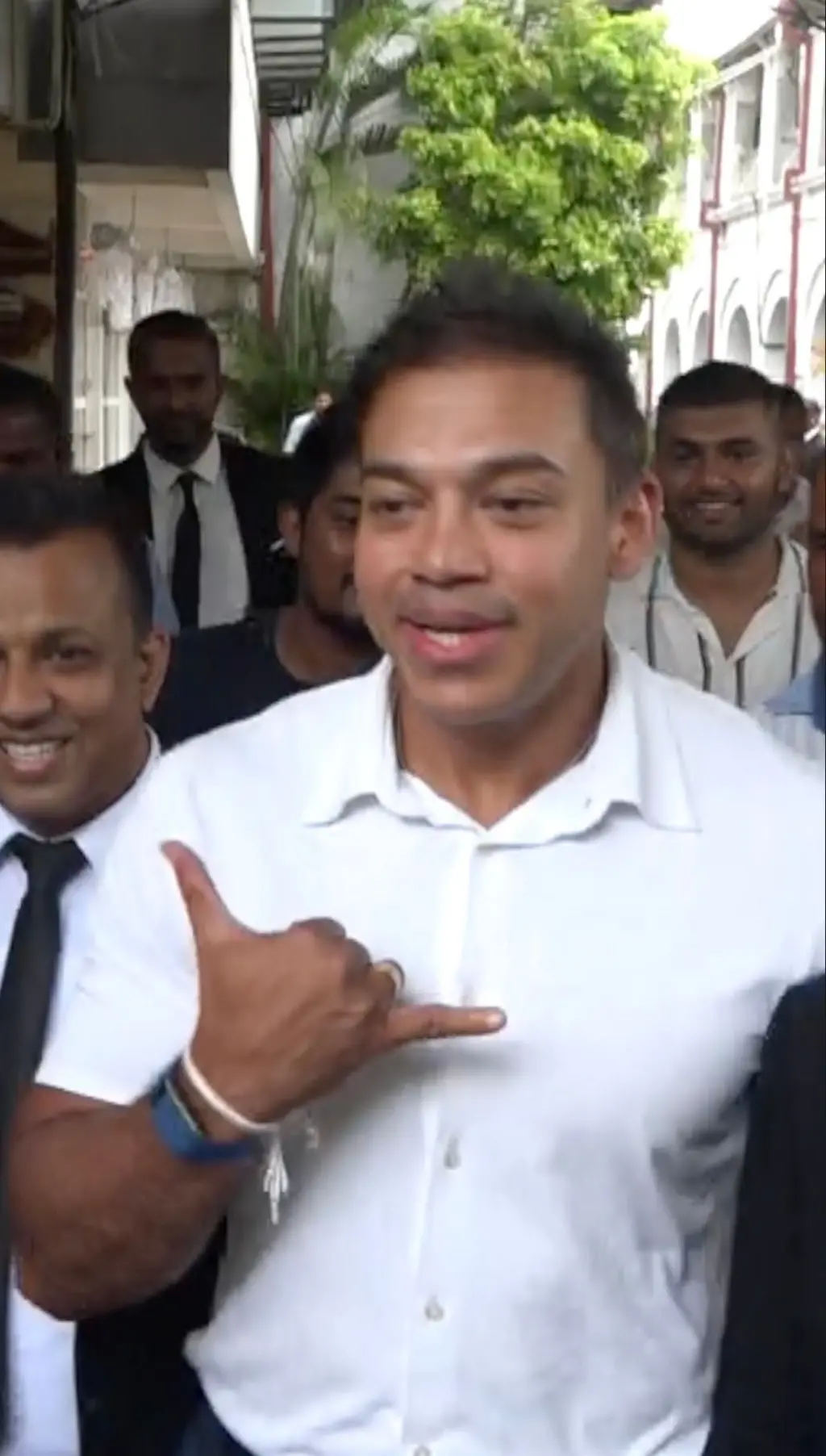 අල්ලස් කොමිසම විසින් අත්අඩංගුවට ගනු ලැබූ යෝෂිත රාජපක්ෂ ඇප මත මුදා හැරේ