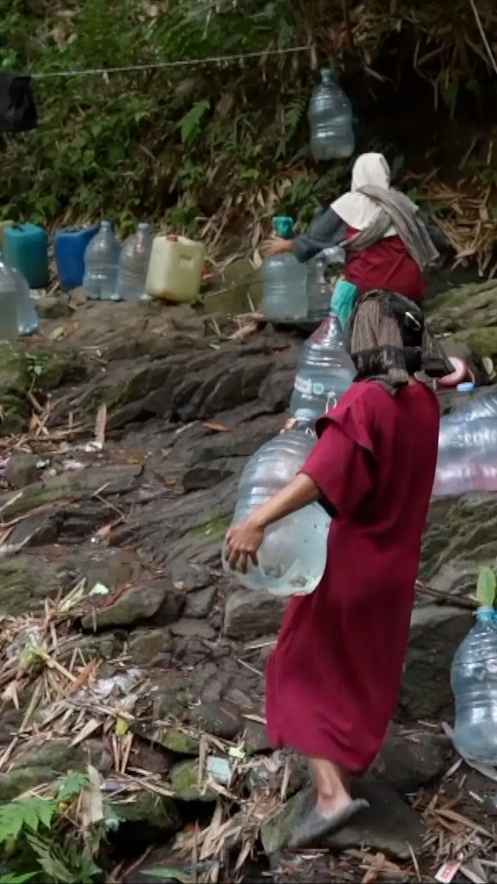 Kekeringan melanda Banten, sekitar 1.000 warga Desa Gunung Batur sulit mendapat air bersih