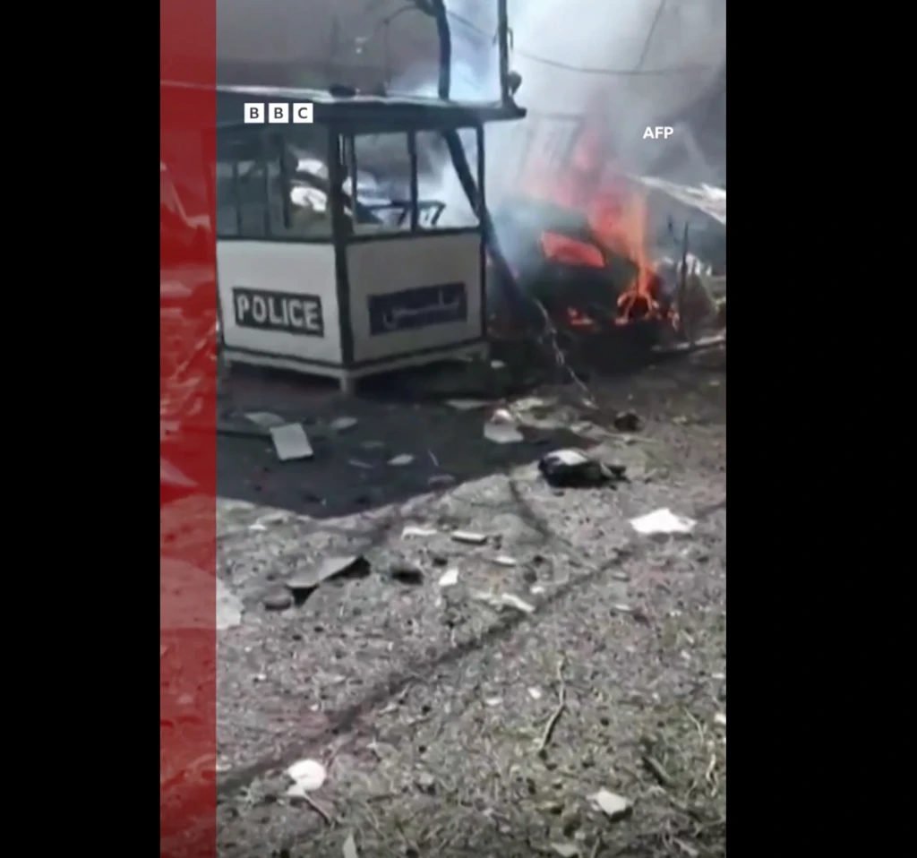 Carros queimados e prédios destruídos no Irã após ataque dos EUA e Israel