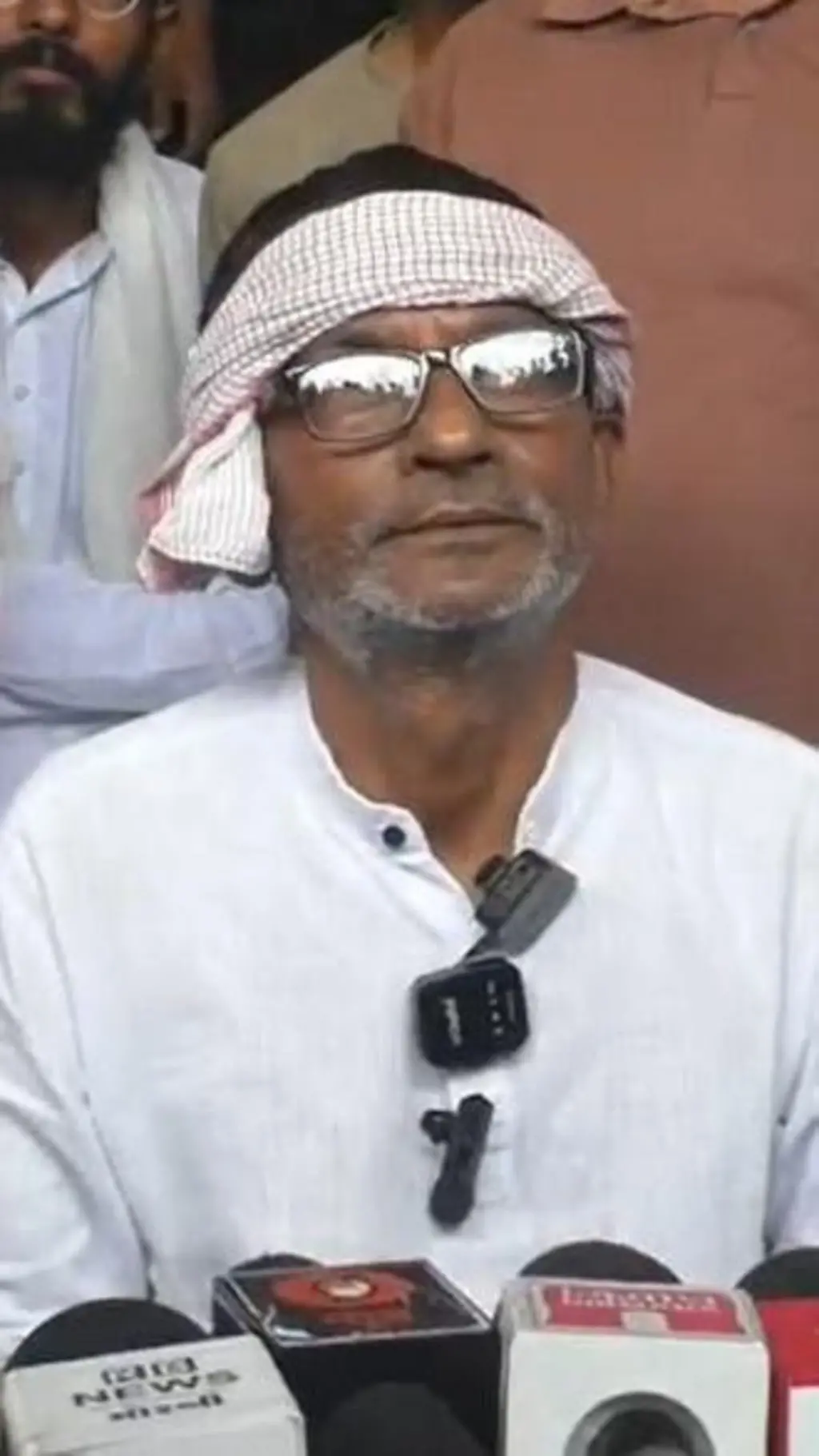 ખેતરમાં વીજપોલ મામલે સરકારની જાહેરાત અંગે આંદોલન કરનાર ખેડૂતોએ શું કહ્યું?