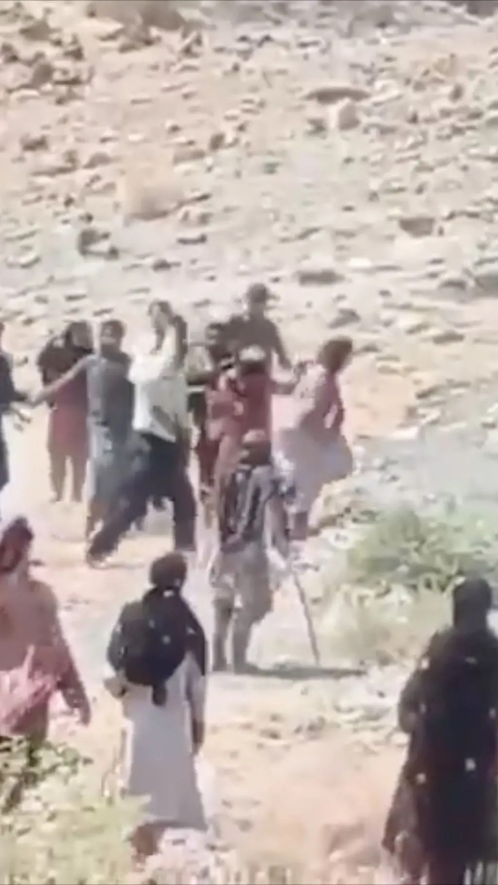 ضرب و شتم زنان بلوچ معترض توسط ماموران پلیس