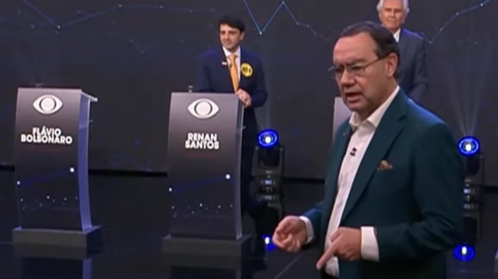 Renan Santos e Ronaldo Caiado, à esquerda e à direita, e Augusto Cury à frente