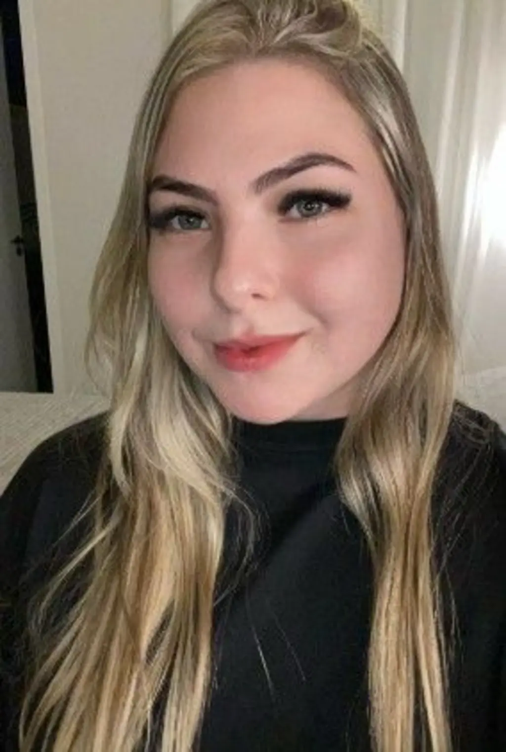 Uma mulher loira