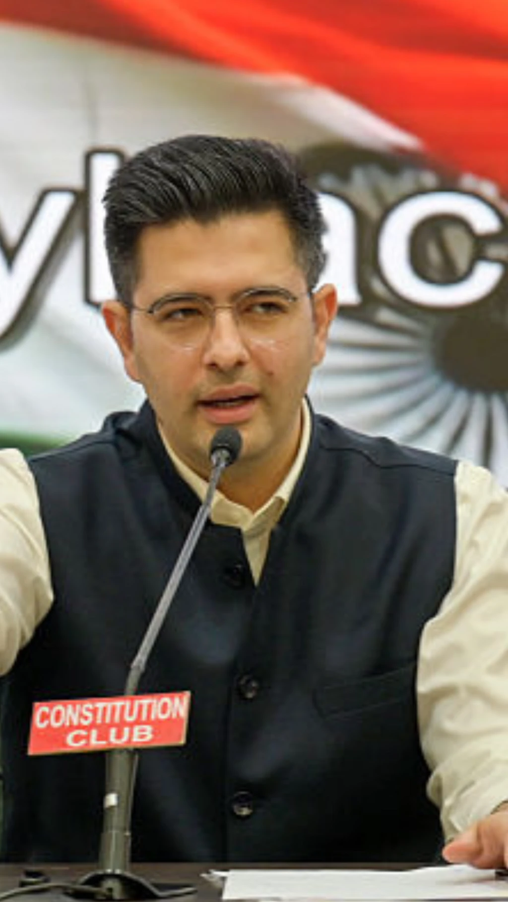 આમ આદમી પાર્ટીના રાજ્યસભાના સાંસદ રાઘવ ચઢ્ઢા પાર્ટી છોડીને ભારતીય જનતા પાર્ટીમાં જોડાયા હતા.