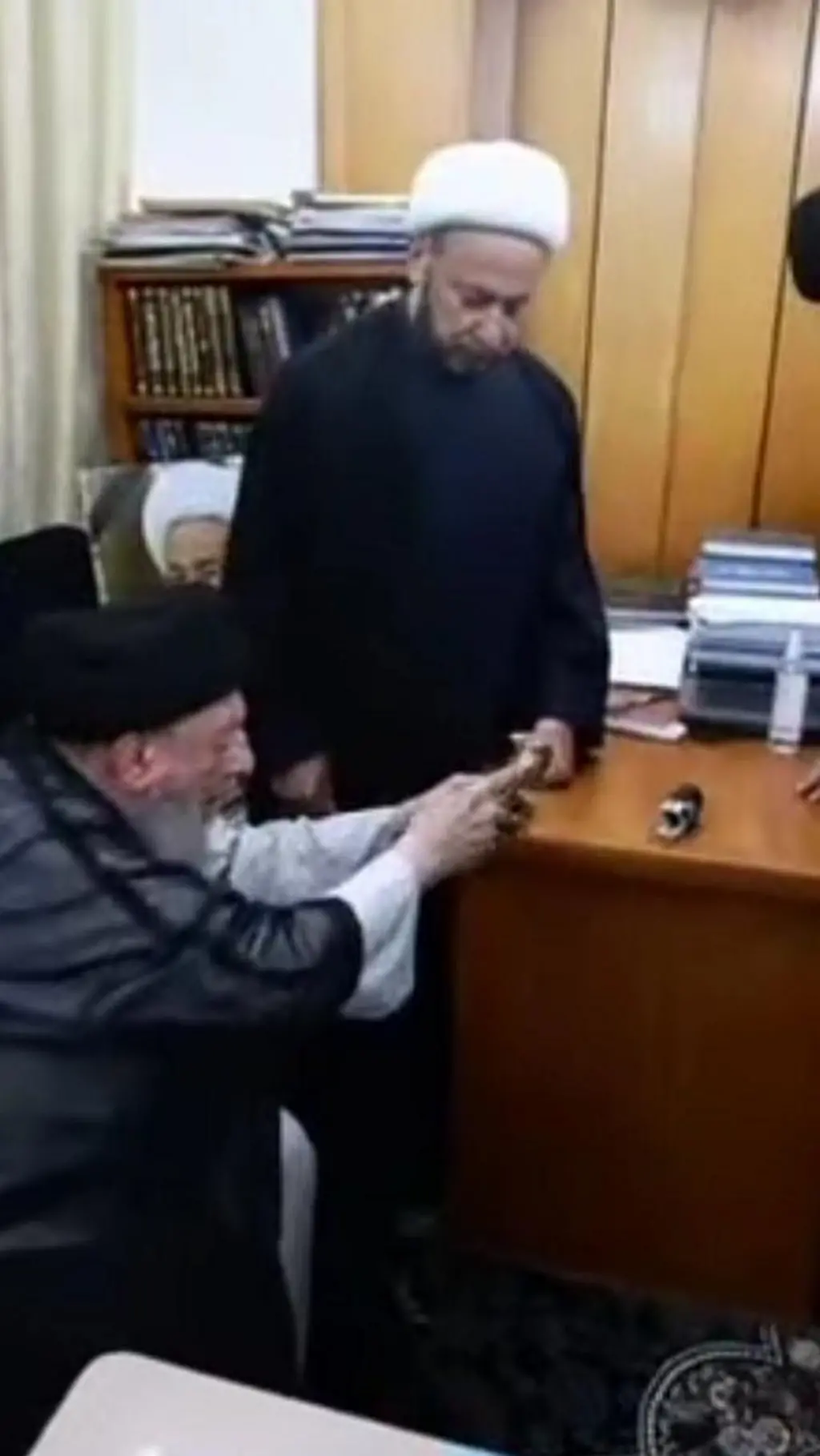 شکستن مهر آیت‌الله فیاض بعد از درگذشت او در نجف