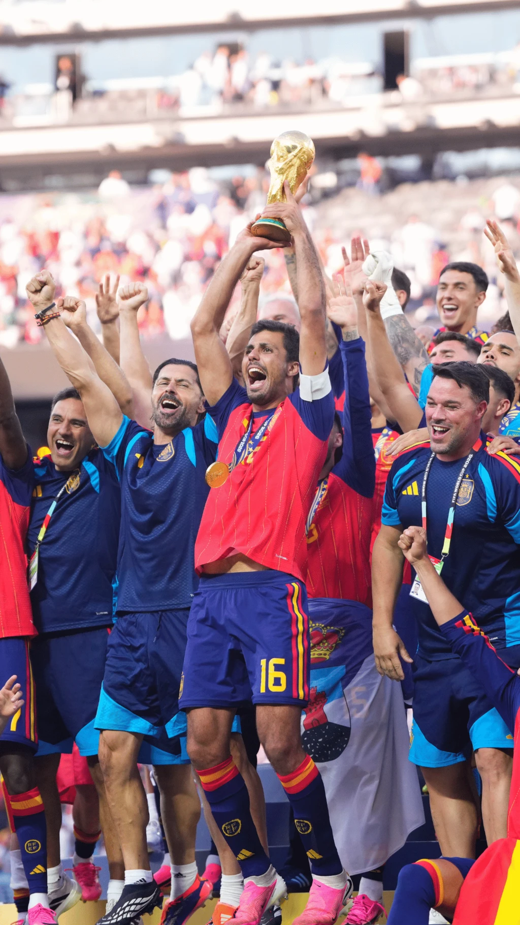 Rodri alza la Copa del Mundo para España
