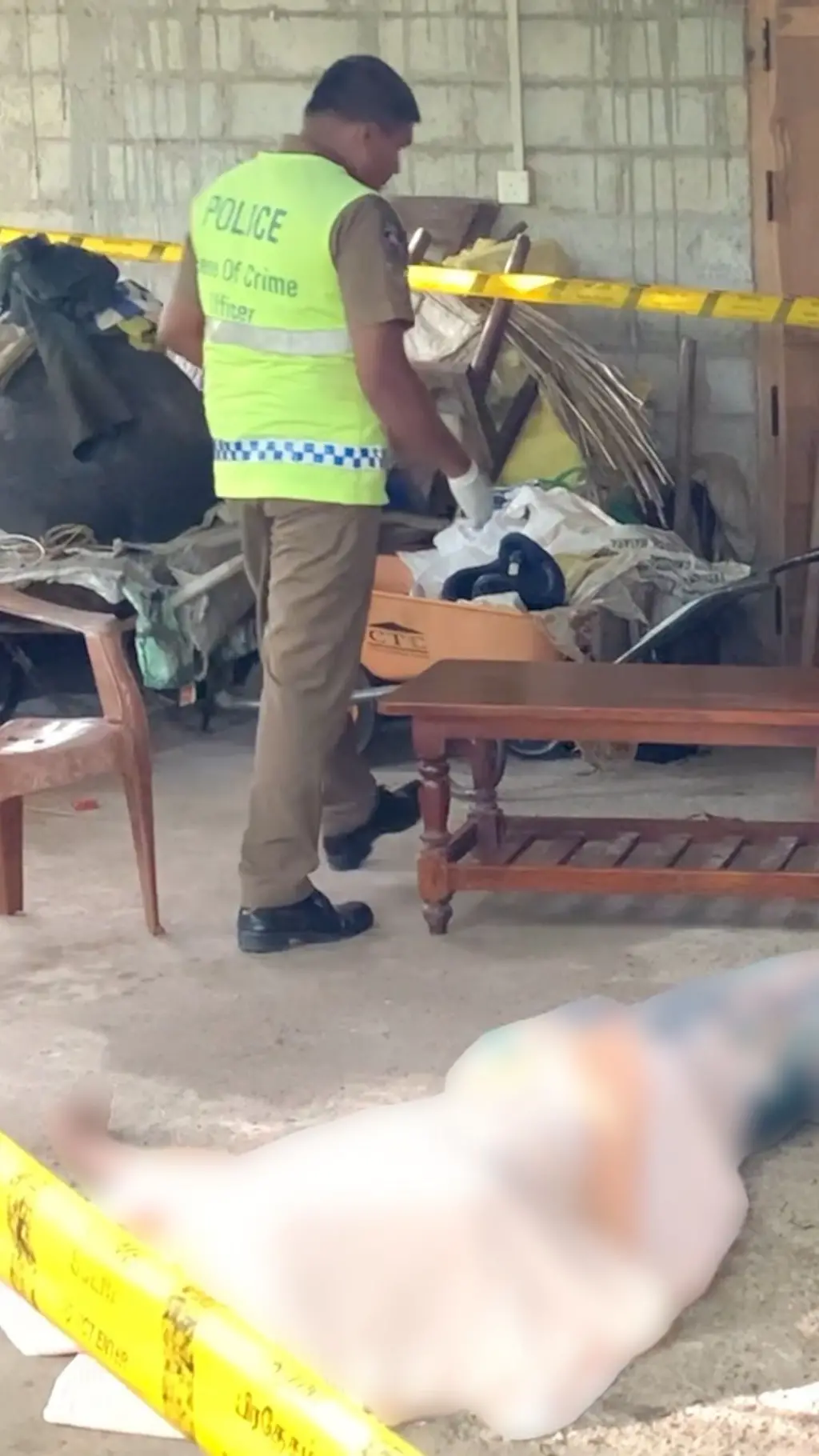 හැකර් ගිණුමකට මුදල් බැර කිරීමේ සිද්ධියට වැඩතහනම්ව සිටි මුදල් අමාත්‍යංශයේ සහකාර අධ්‍යක්ෂවරයෙක් සියදිවි හානි කර ගනී