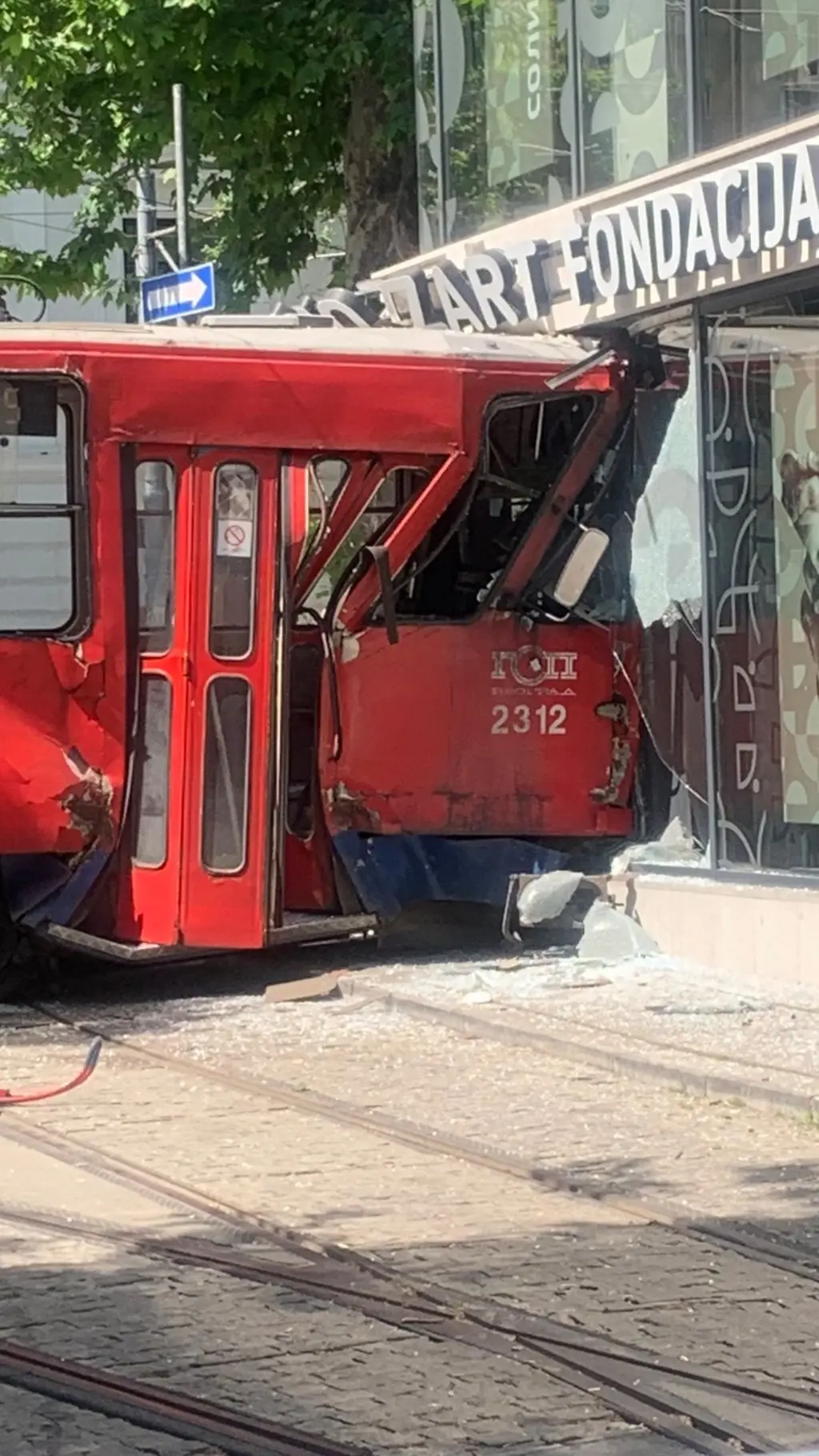 Tramvaj udario u zgradu u Beogradu