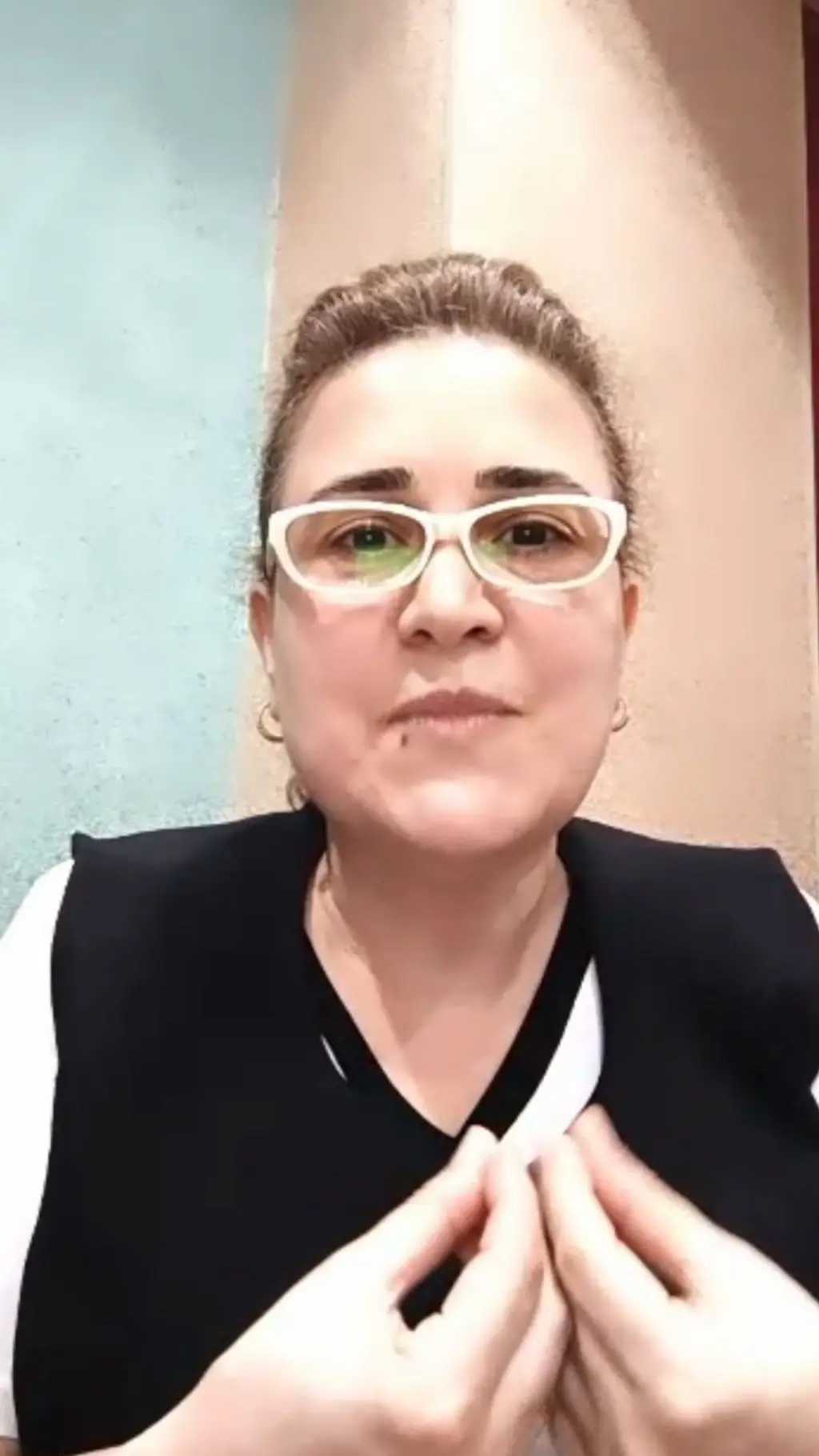 Bakının mərkəzində, Bayırşəhər kimi tanınan ərazidə yaşayan bəzi sakinlər deyir ki, son illərdə Bakı Şəhər İcra Hakimiyyətinin apardığı söküntü işləri yaşadıqları Bəşir Səfəroğlu küçəsini xaraba vəziyyətə salıb.