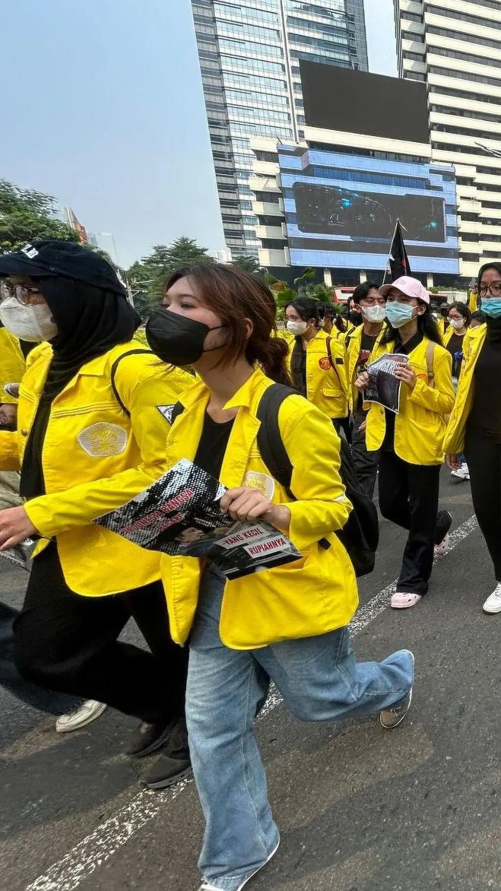 'Bunyikan klakson kalau capek jadi WNI'