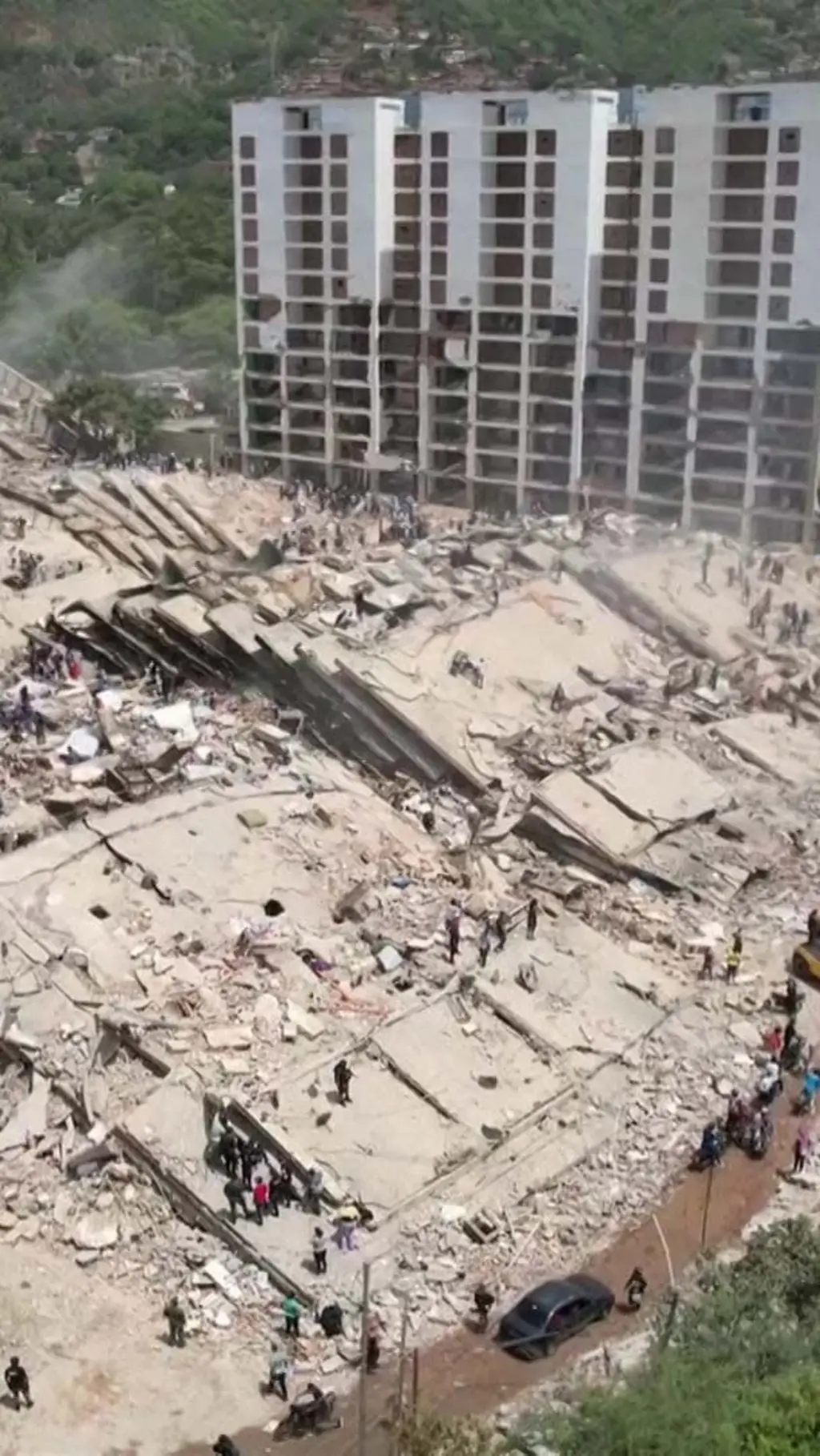 Imágenes aéreas de edificios colapsados
