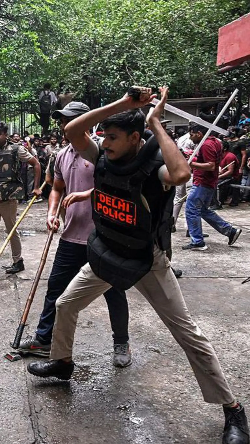Lathicharge