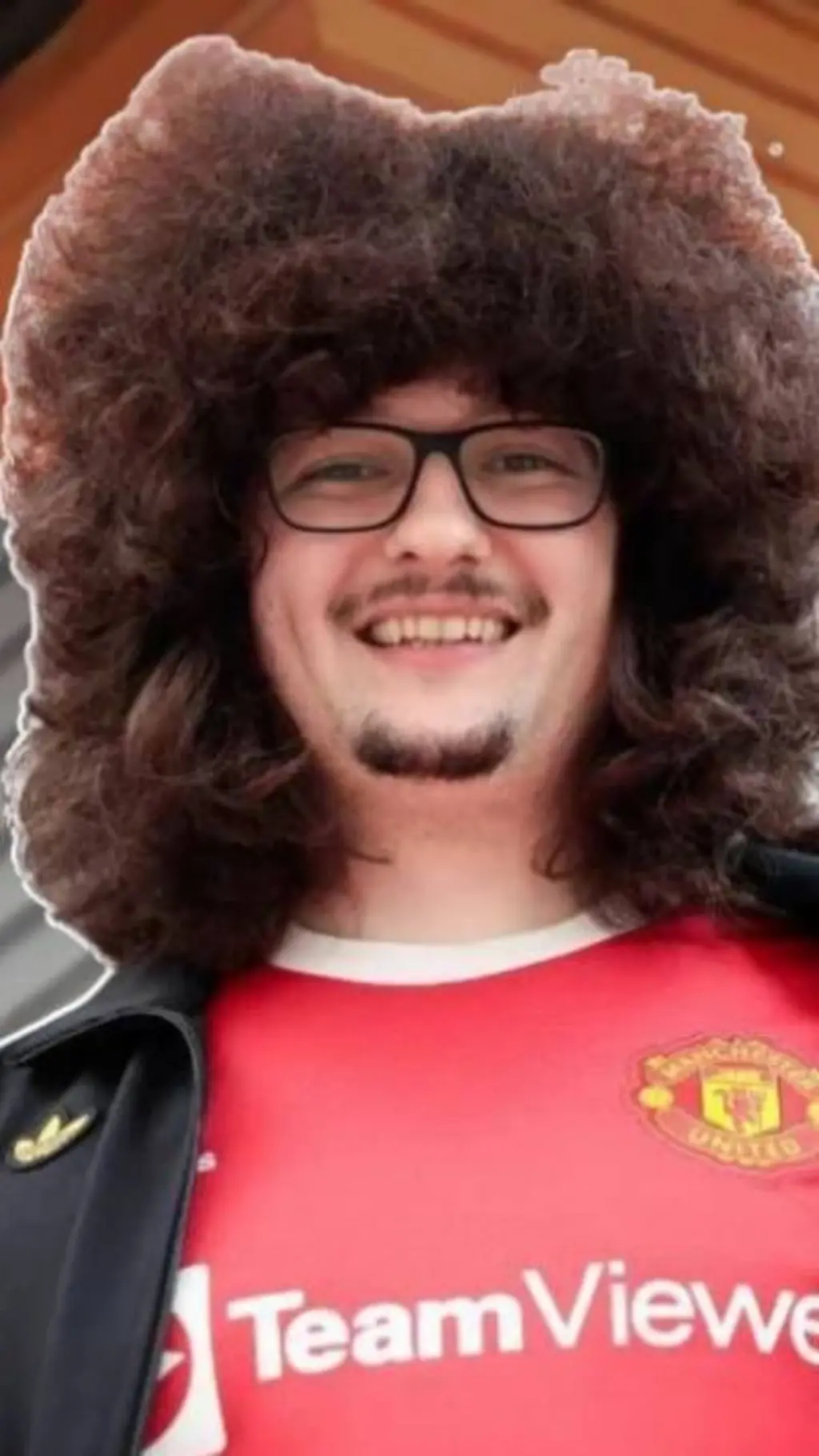 تعادل مانشستر يونايتد يحرم المشجع "فرانك" من الحلاق بعد 500 يوم