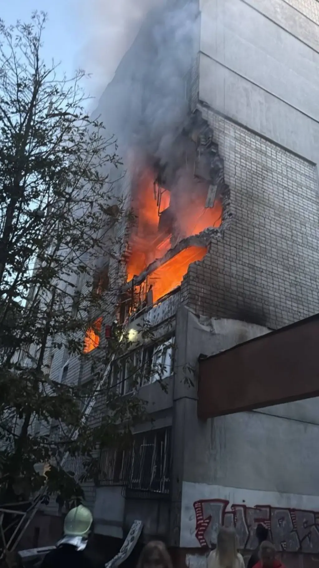 Горить будинок