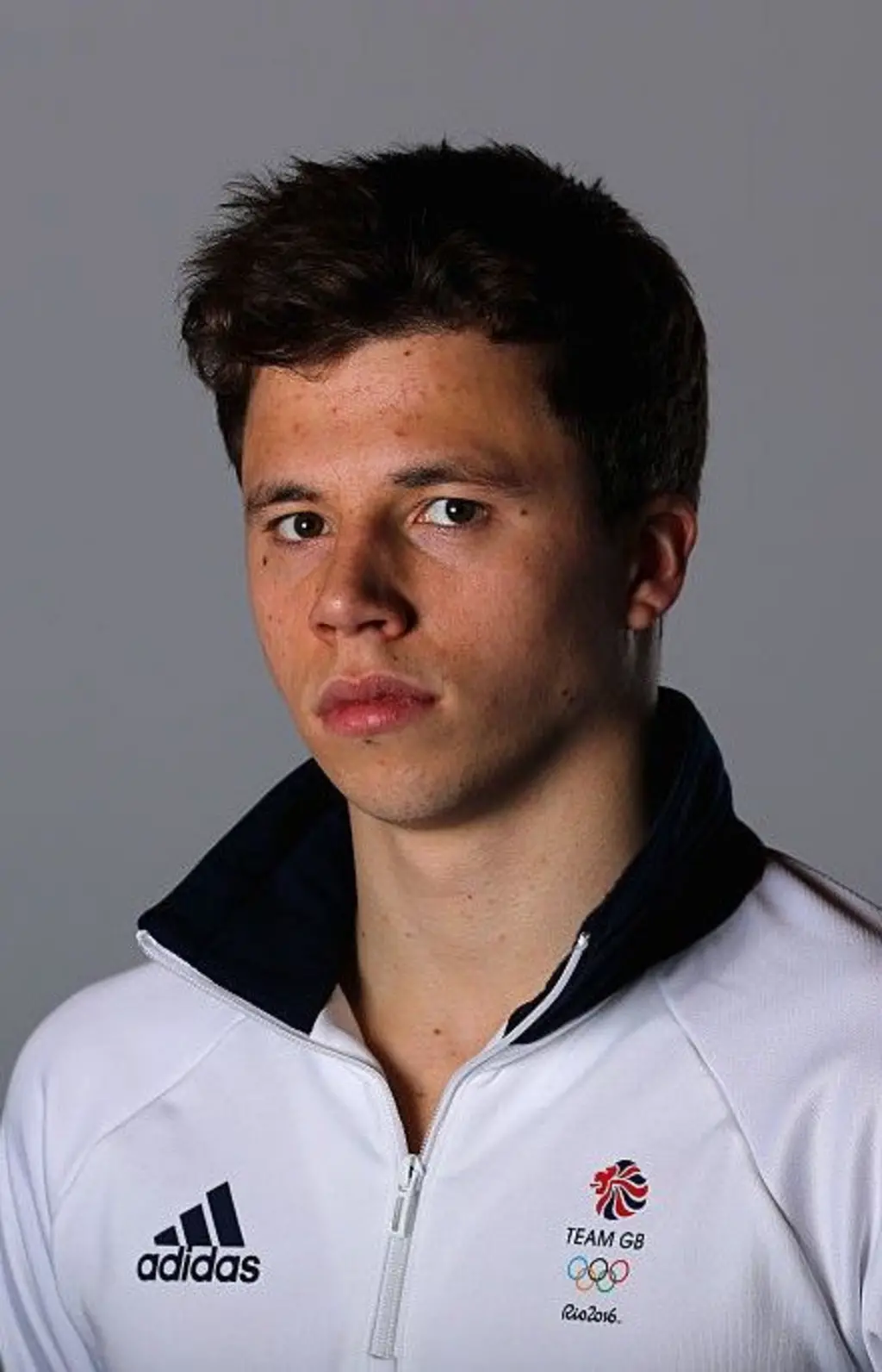 Freddie Woodward usando uniforme olímpico do Reino Unido