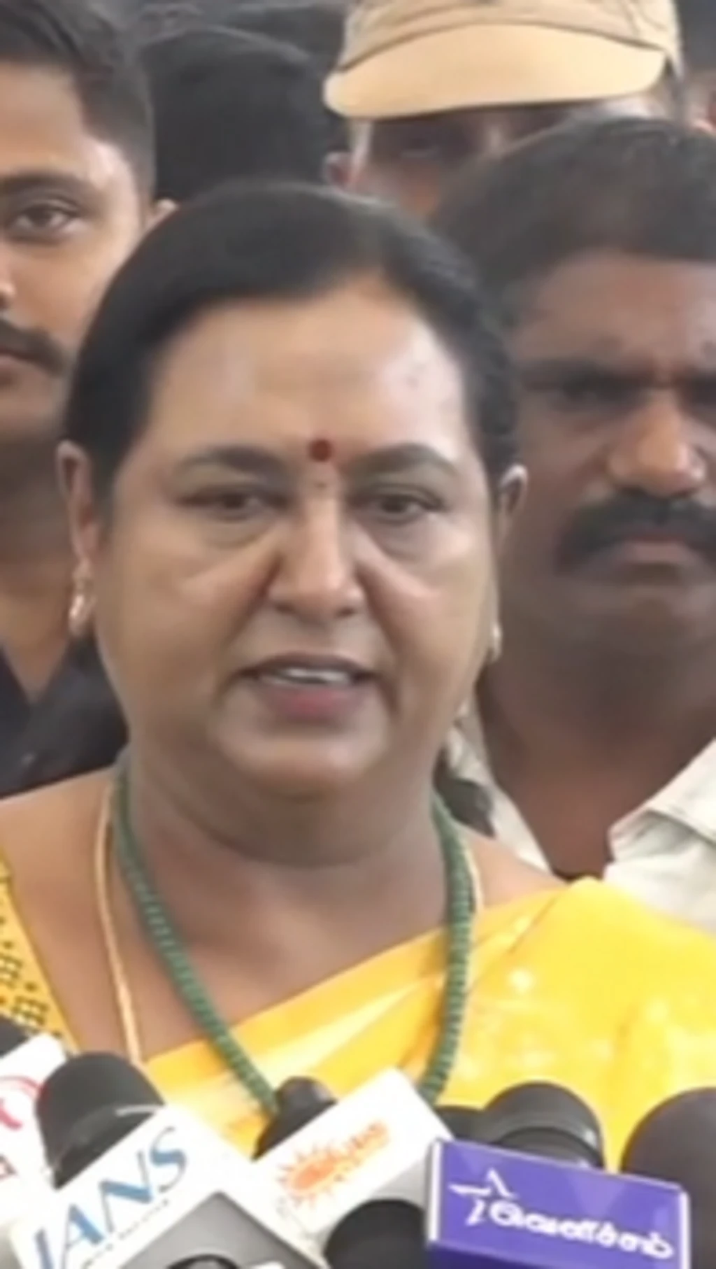 தேமுதிக பொதுச்செயலாளர் பிரேமலதா விஜயகாந்த் 