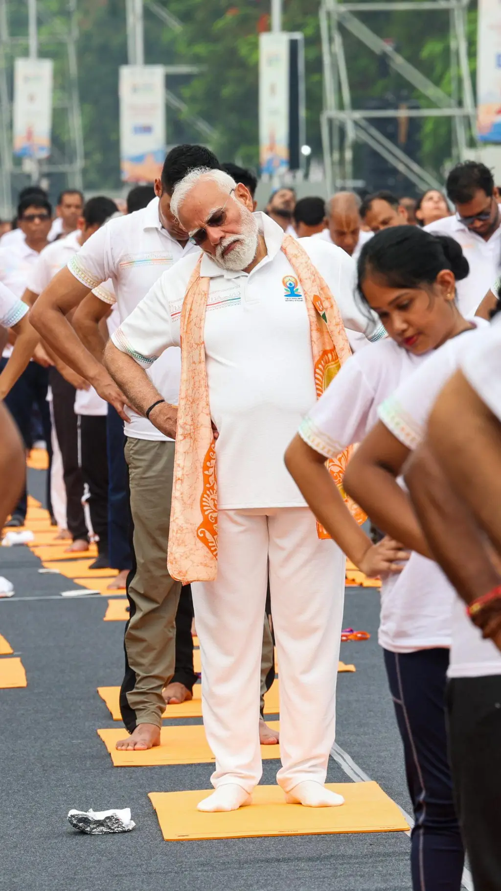 पीएम मोदी ने कोलकाता में मनाया अंतरराष्ट्रीय योग दिवस