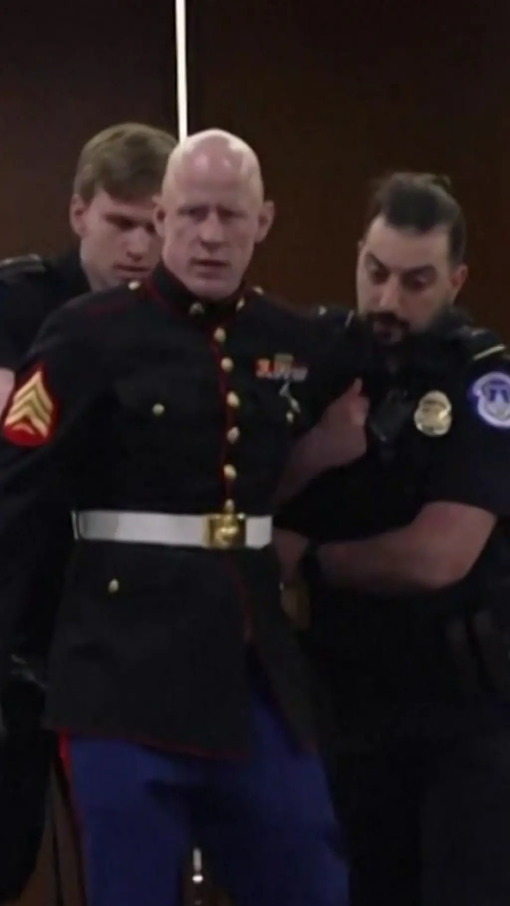 "سحل" جندي سابق في الكونغرس الأمريكي لمعارضته الحرب على إيران