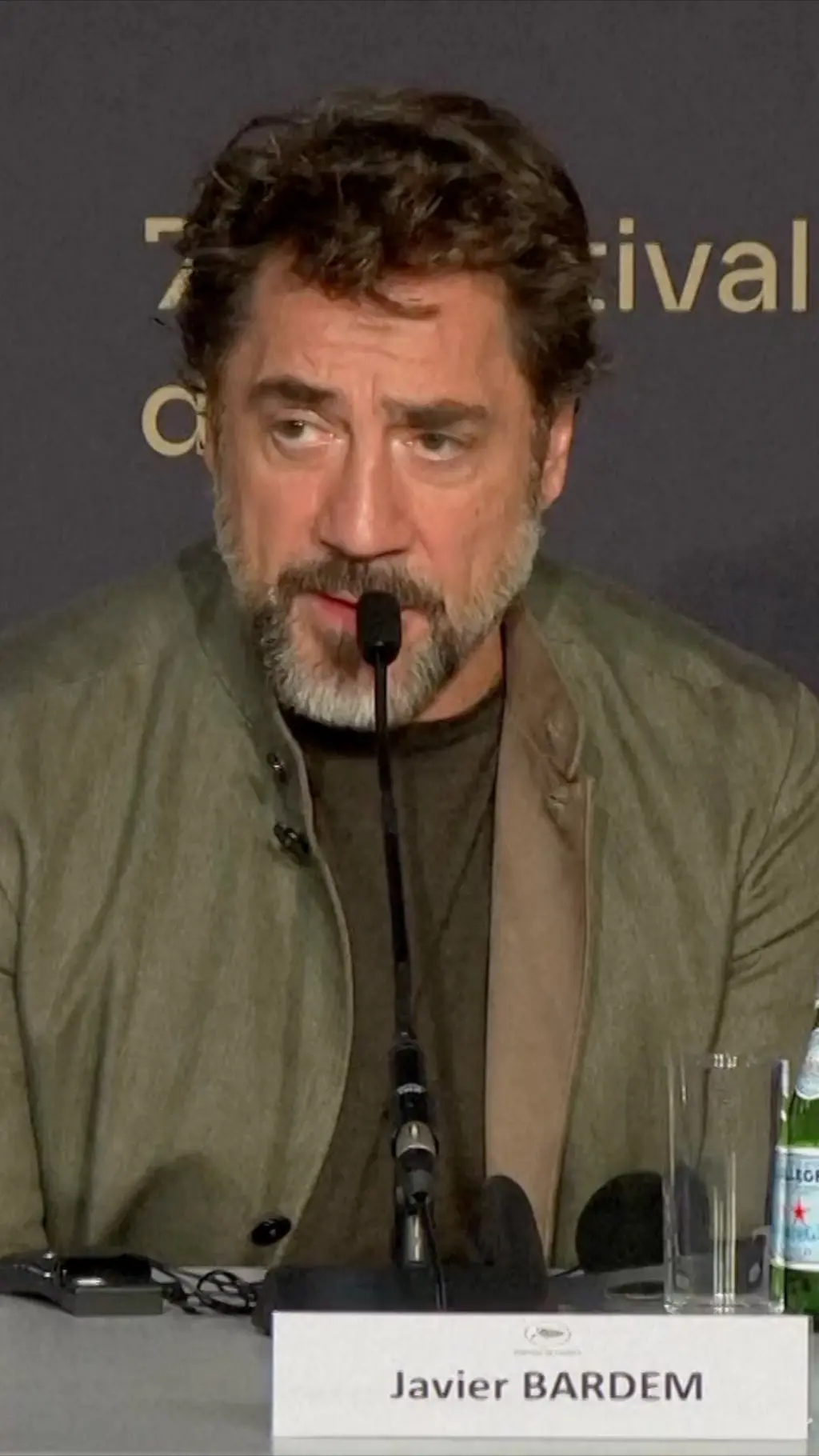Glumac Havijer Bardem govori na Kanskom festival.