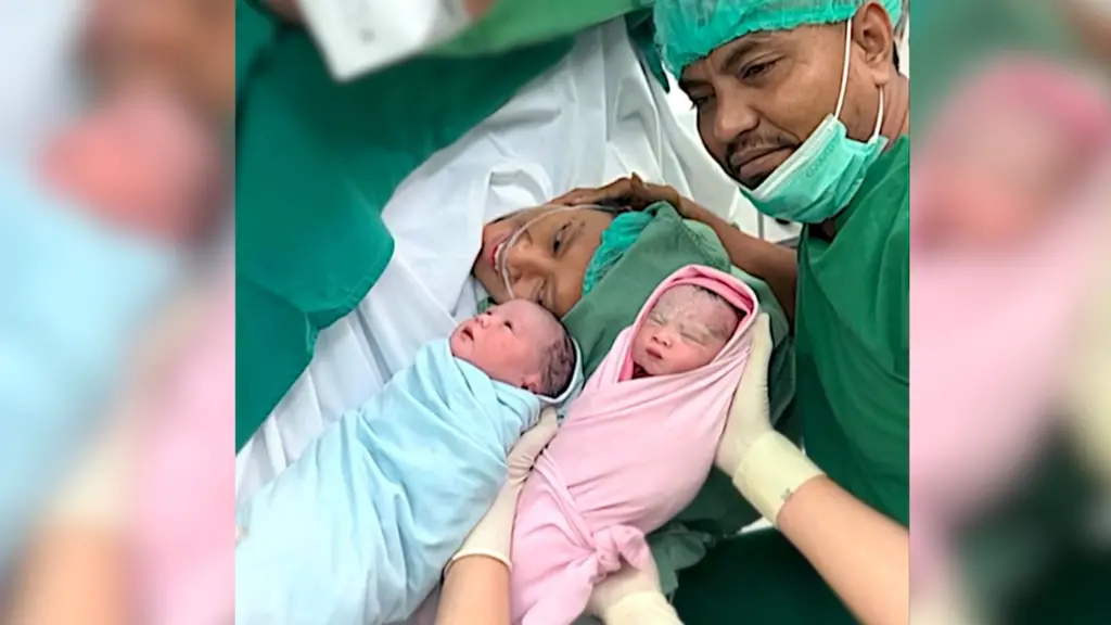 २२ वर्षको प्रयासपछि इन्डोनेशियाली दम्पतीलाई आईभीएफबाट जुम्ल्याहा बच्चा