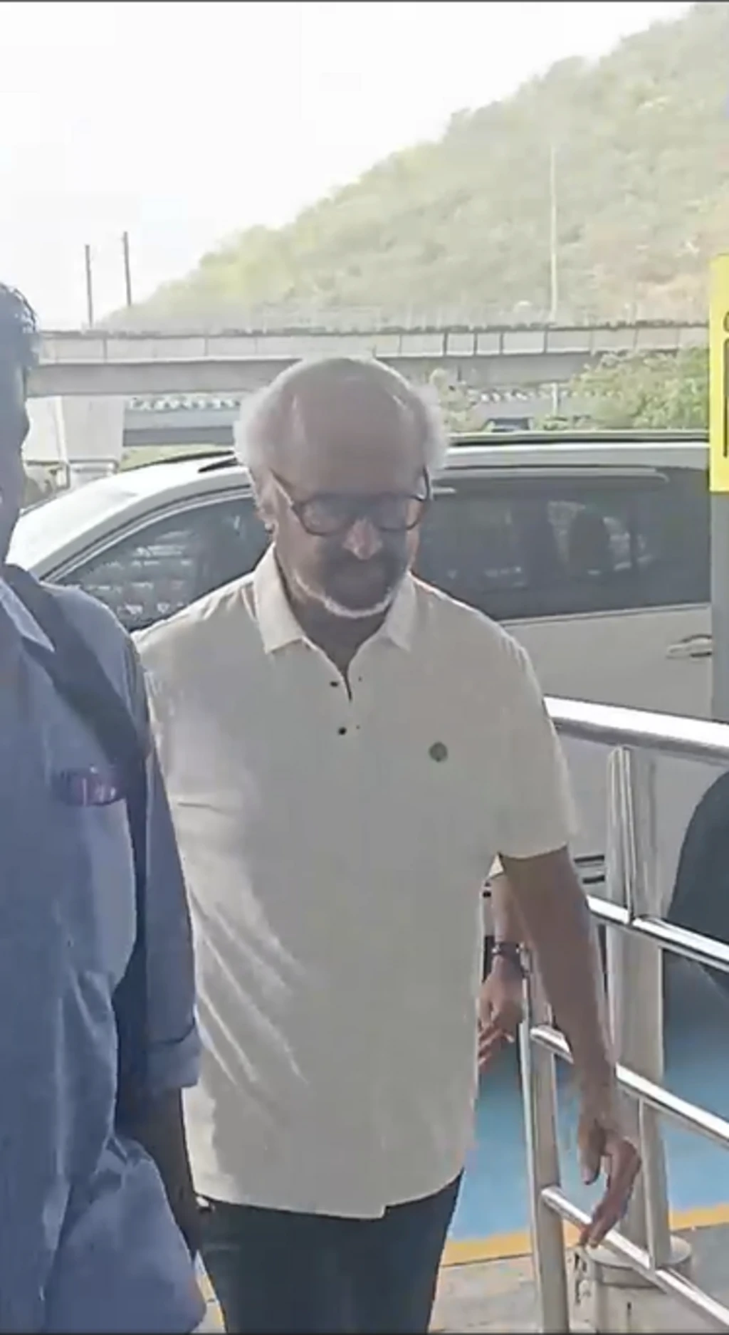 முதலமைச்சராக விஜய் பொறுப்பேற்றது குறித்த ரஜினியின் எதிர்வினை என்ன?