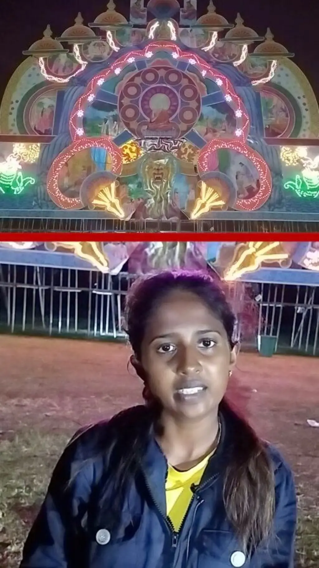 විදුලි බුබුළු දල්වා ඇති තොරණයක් ඉදිරිපිට තරුණියක් සිටී.
