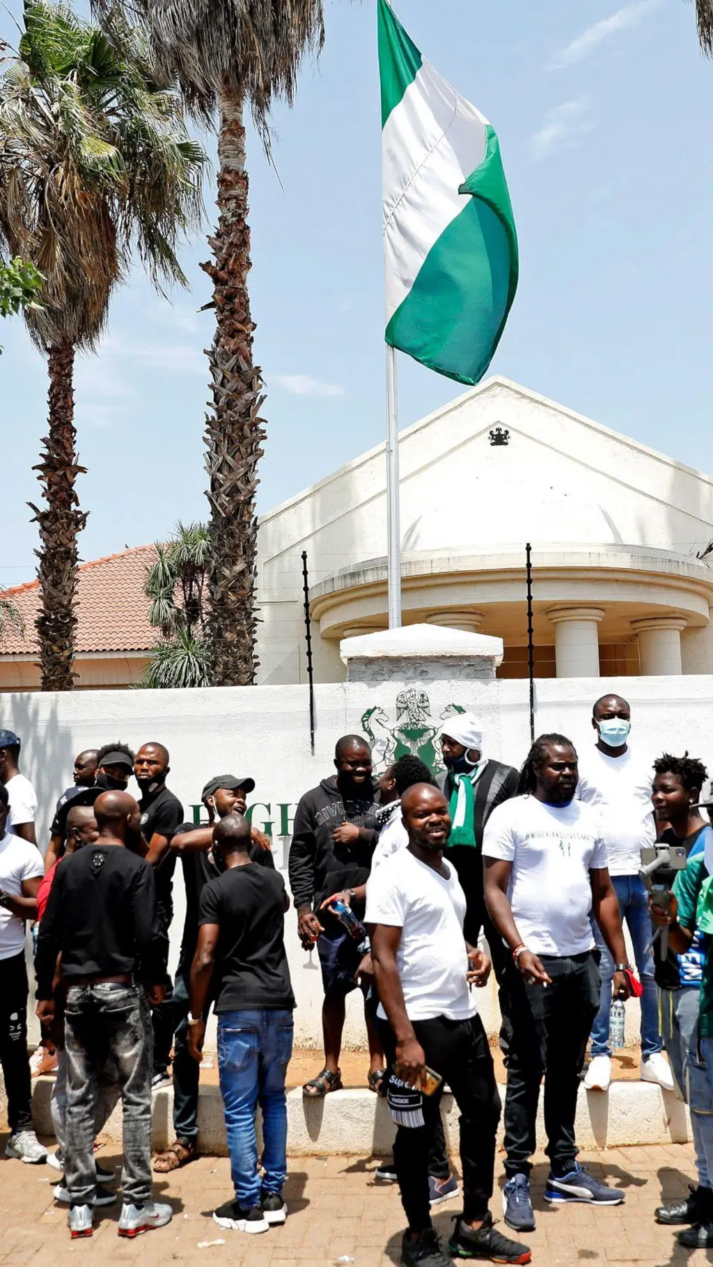 Gọọmenti Naịjirịa eweela iwe maka ụmụafọ ha abụọ e gburu na Saụt Afrịka
