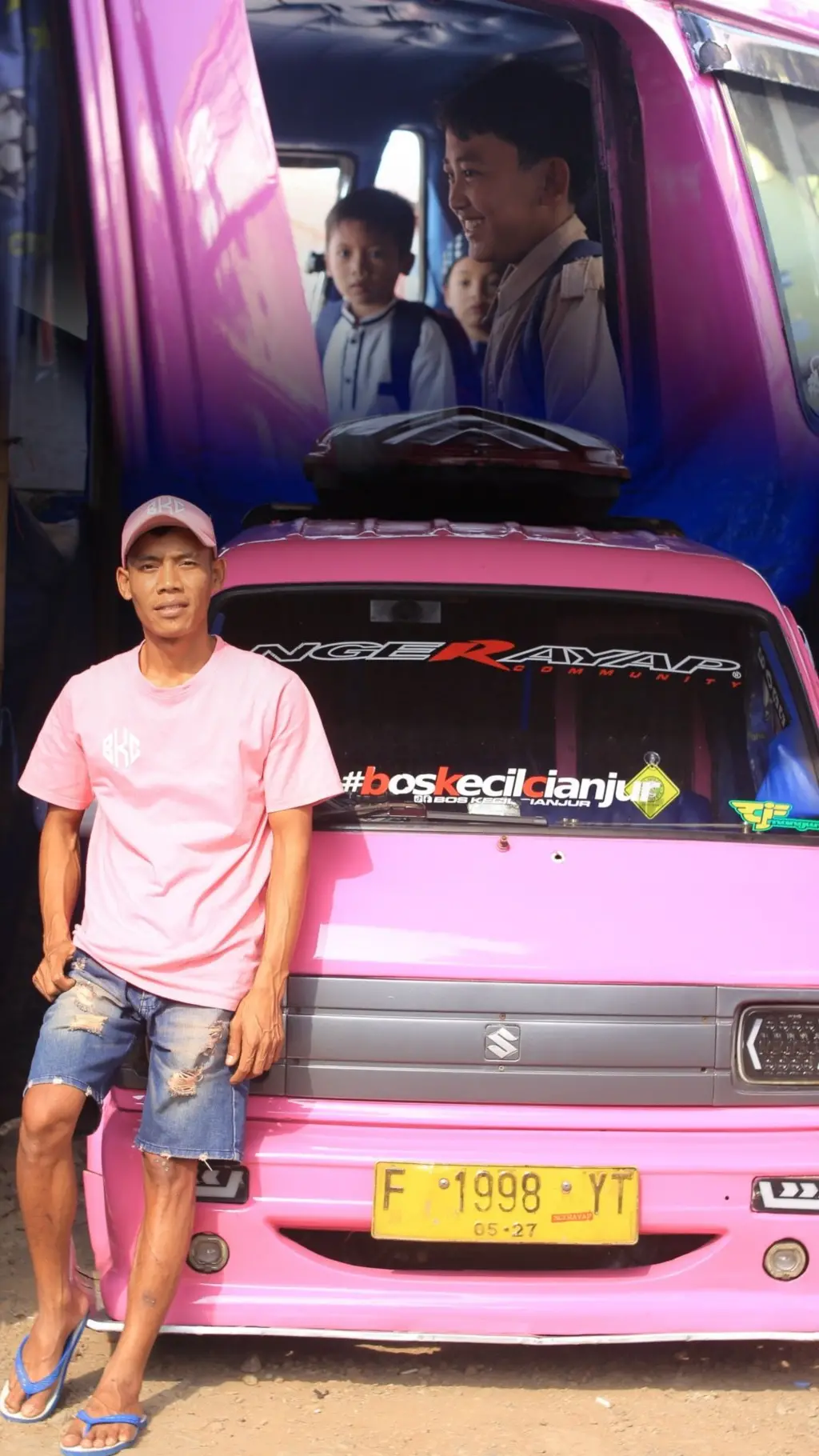 'Angkot pink', angkutan gratis untuk pelajar di Cianjur
