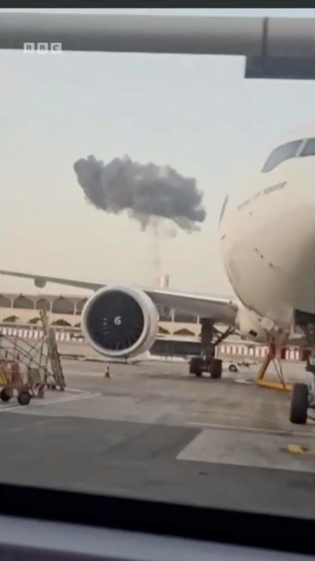 ඩුබායි ගුවන් තොටුපළ අසලට ඩ්‍රෝන ප්‍රහාරයක් එල්ල වූ අයුරු