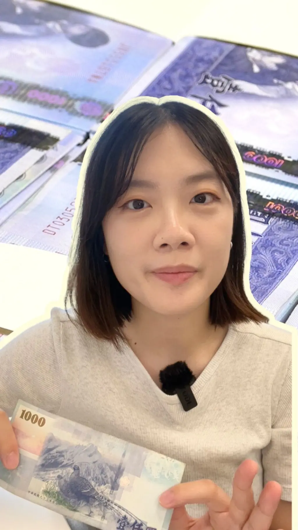 國民黨指,政府選擇在選舉前宣布普發現金,是否涉及政治考量。民眾黨也表示,類似主張過去曾遭執政黨批評「沒有必要」,如今態度卻出現轉變。