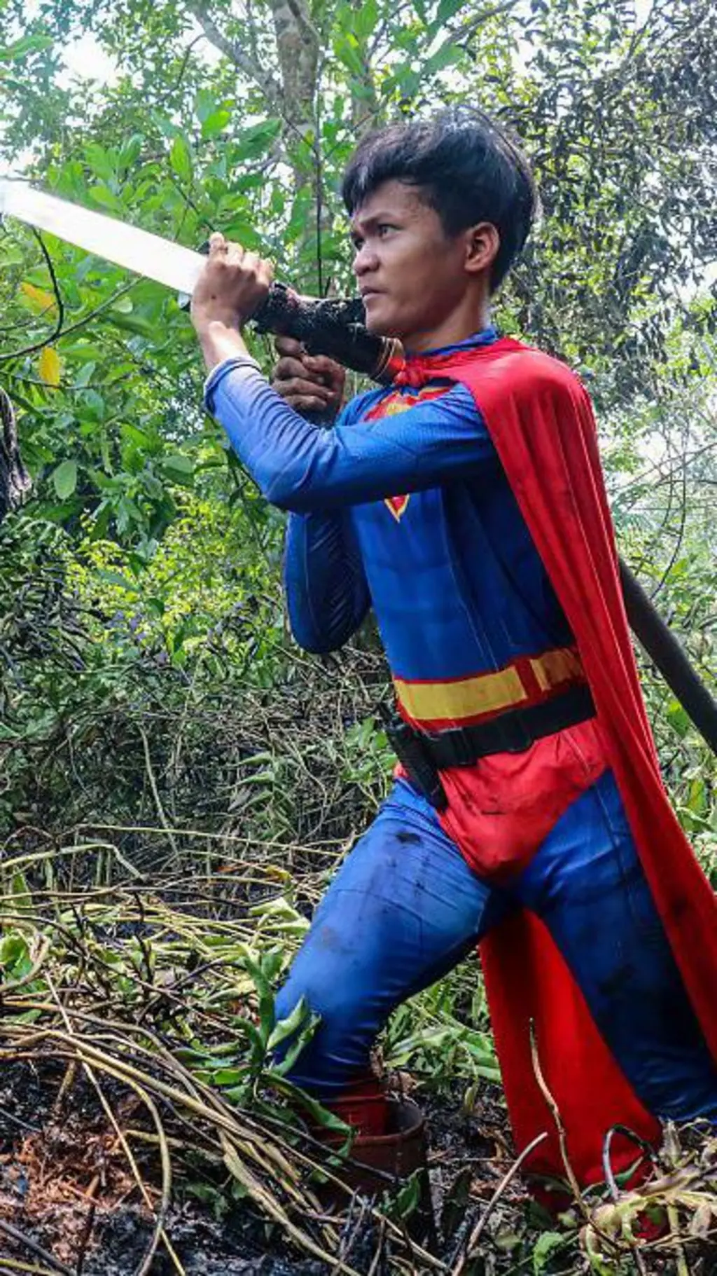 'Superman' pemadam kebakaran hutan di Palangkaraya