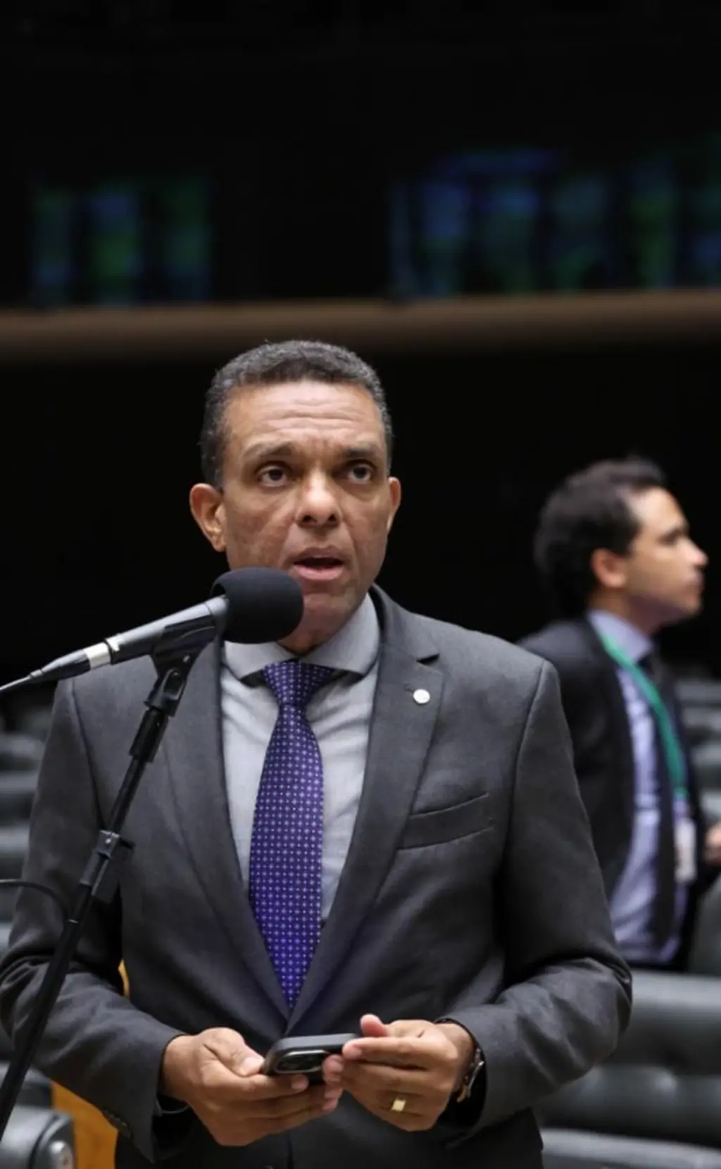 Otoni de Paula falando na Câmara dos Deputados