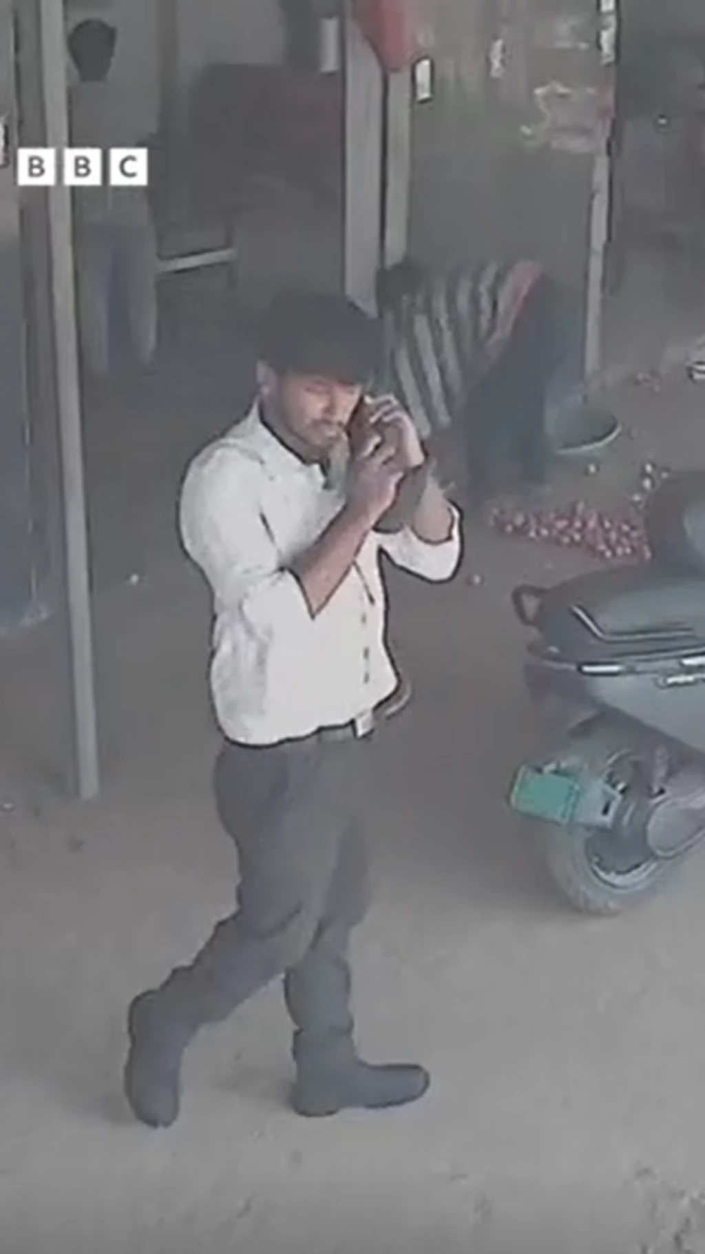 வெங்காயம் வாங்க சென்ற நபரின் வாகனத்தில் ரூ. 5 லட்சம் திருட்டு