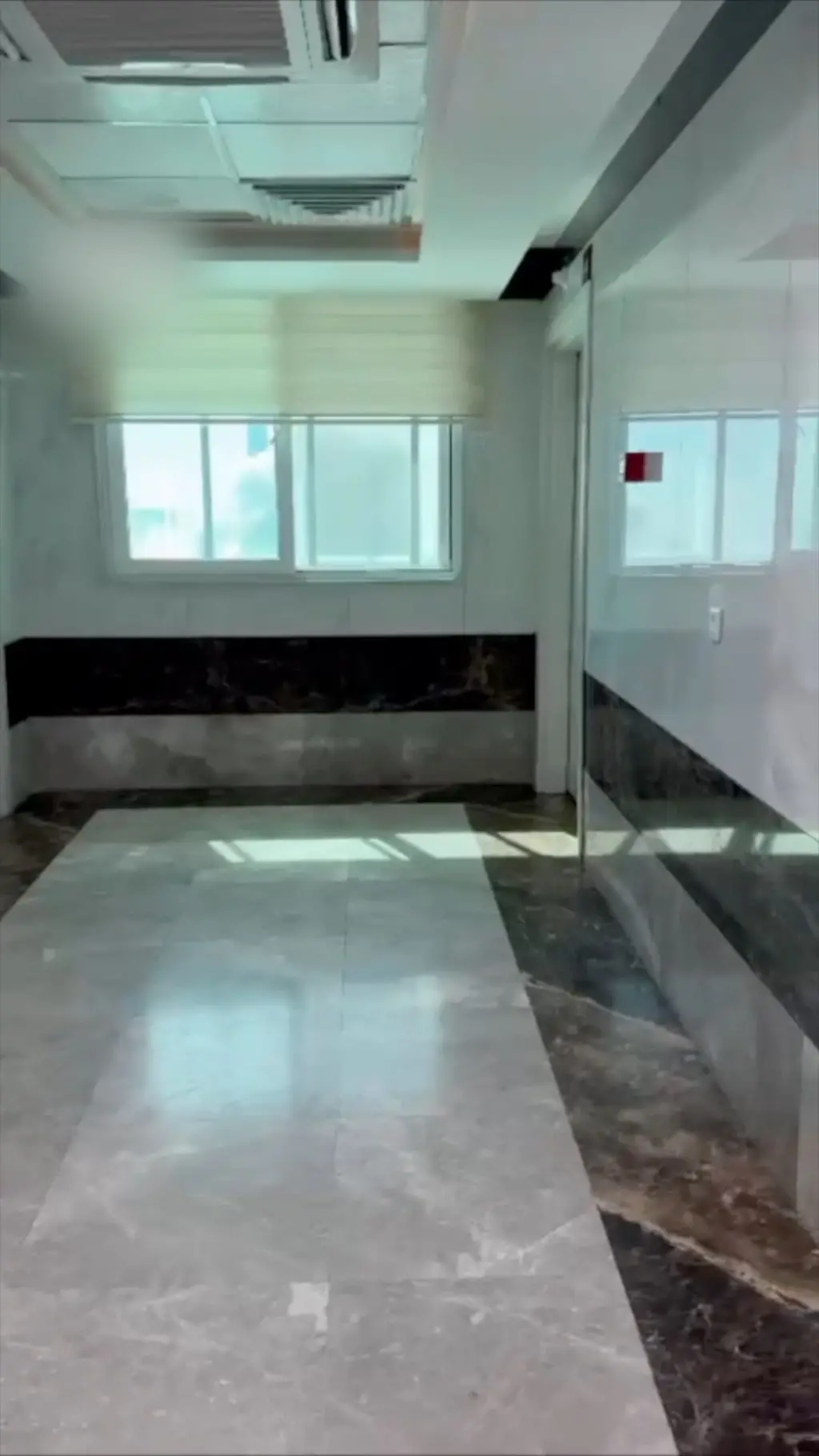 تصاویر حمله به اطراف ساختمان هلال‌احمر از داخل بیمارستان خاتم‌الانبیا