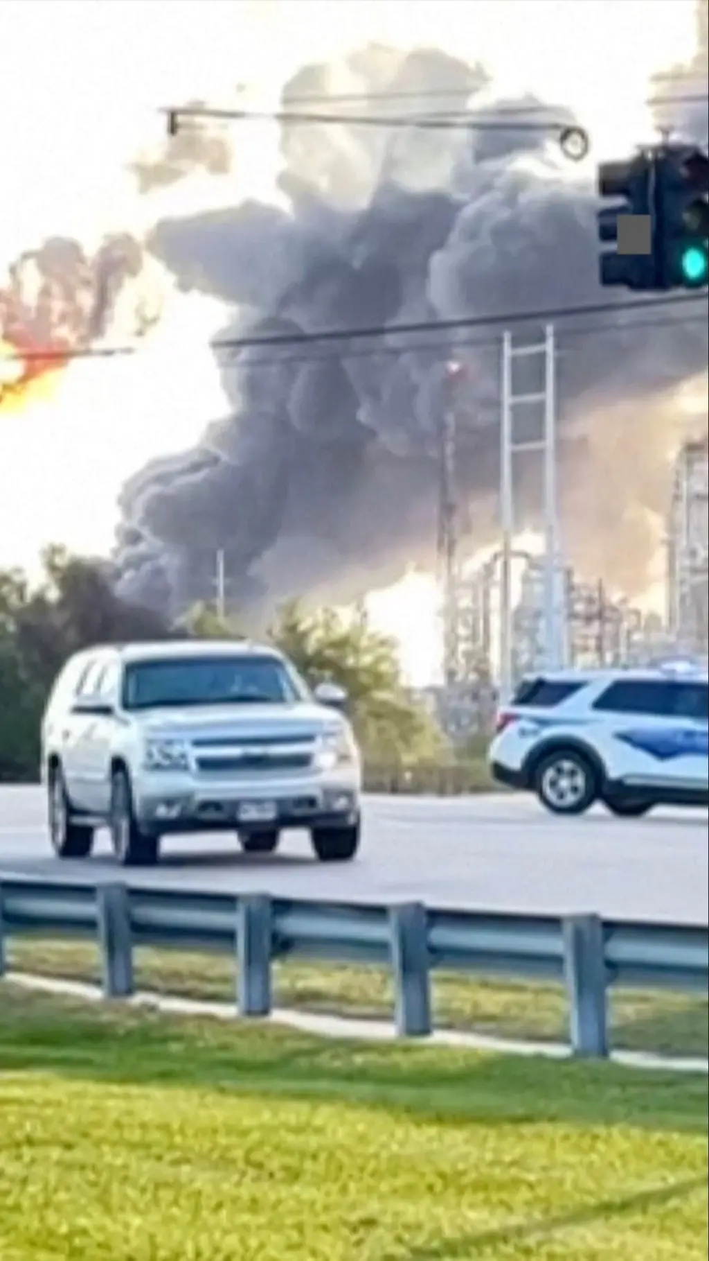 ඇමෙරිකාවේ ටෙක්සාස්හි තෙල් පිරිපහදුවක පිපිරීමක්