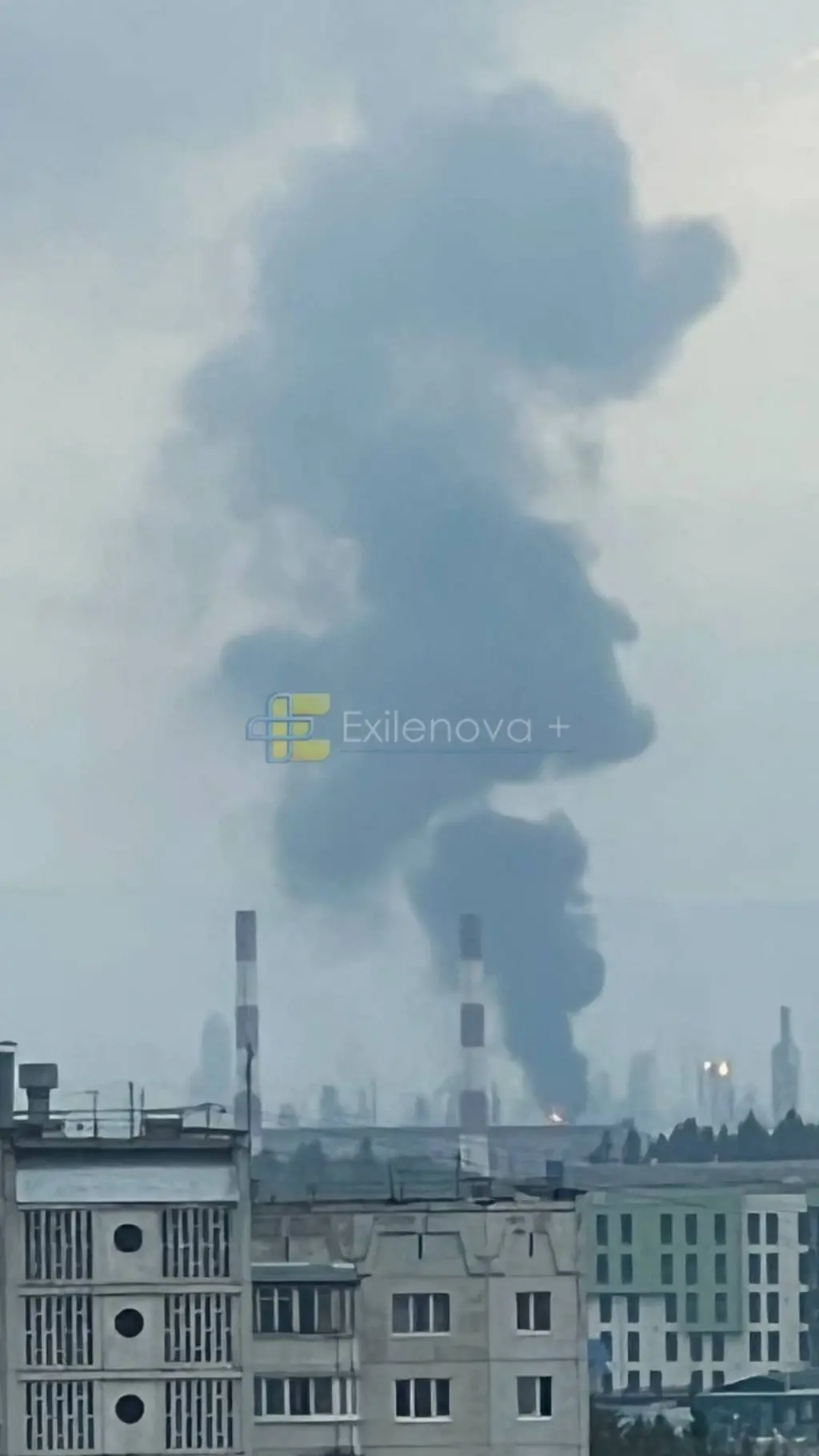 Стовп диму над НПЗ у Пермі після атаки українських дронів
