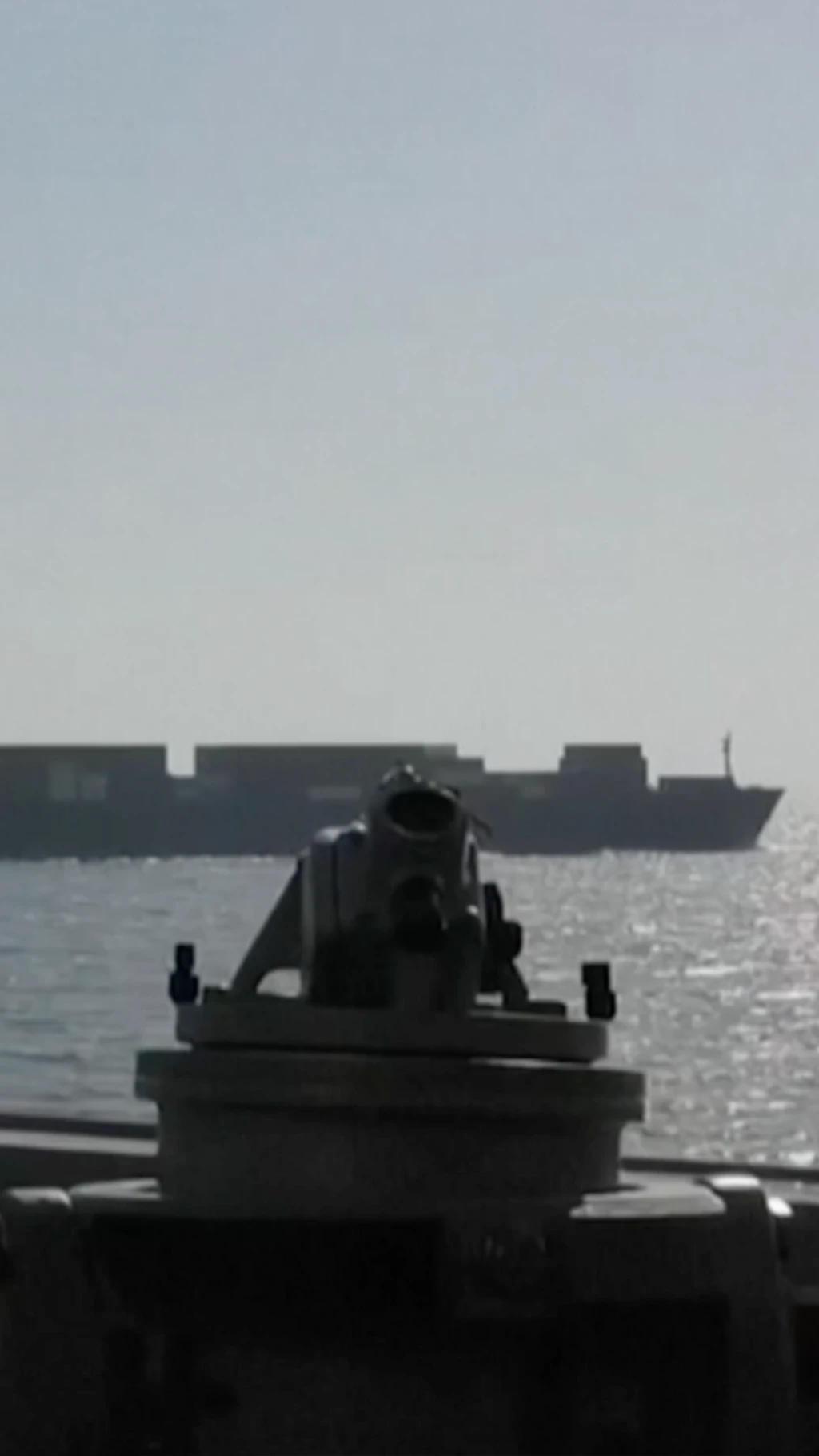 इरानी कार्गो जहाज नियन्त्रण गर्दा।