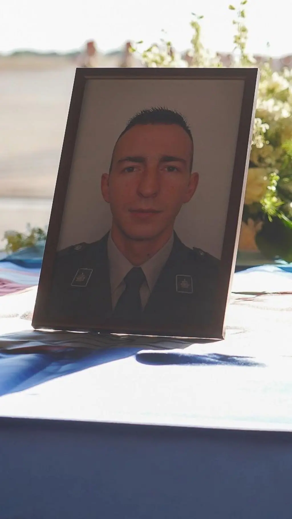 slika stradalog srpskog vojnika na kovcegu u libanu