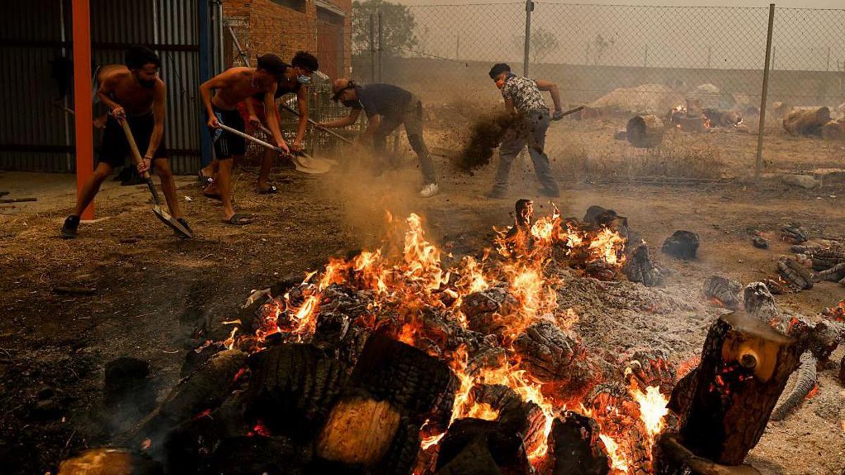 "Si me hubiera demorado cinco minutos más, nos habría arrasado": los testimonios de los afectados por los devastadores incendios en España y Francia
