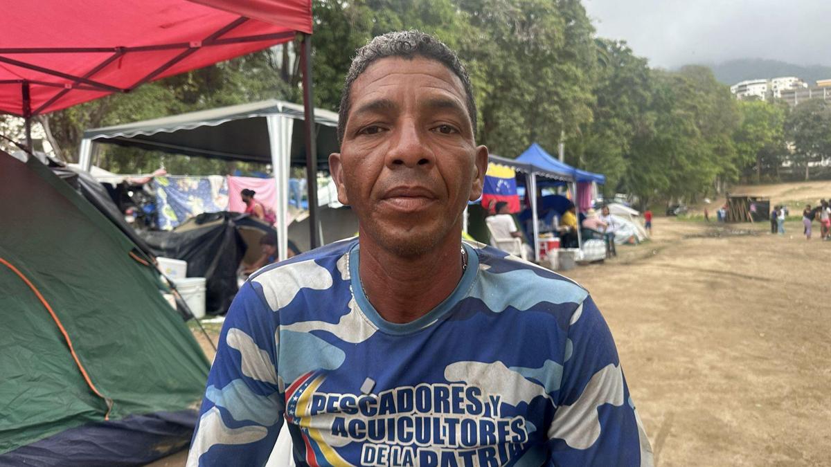 "He perdido a 26 familiares y no lloraré hasta que encuentre los restos de todos": los venezolanos que aún buscan entre los escombros un mes después de los terremotos