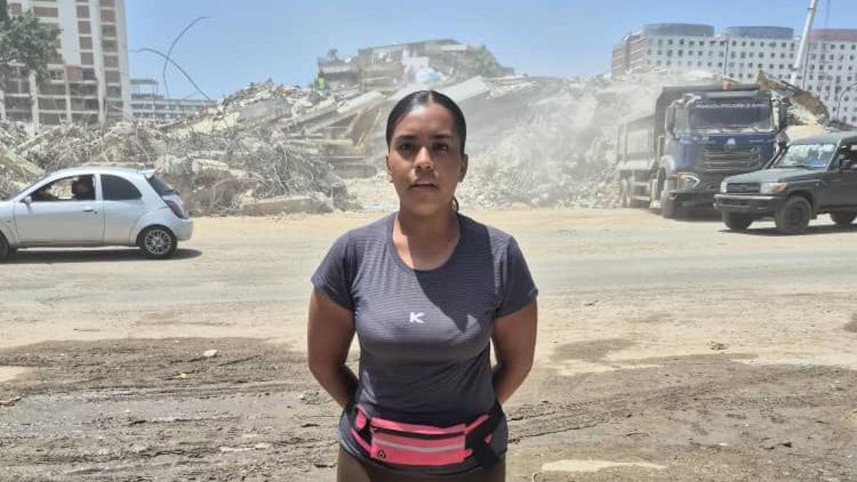 "Si sobreviví fue para encontrarlos": la joven que se niega a abandonar los escombros donde se encuentran los cuerpos de sus familiares a 3 semanas de los terremotos en Venezuela