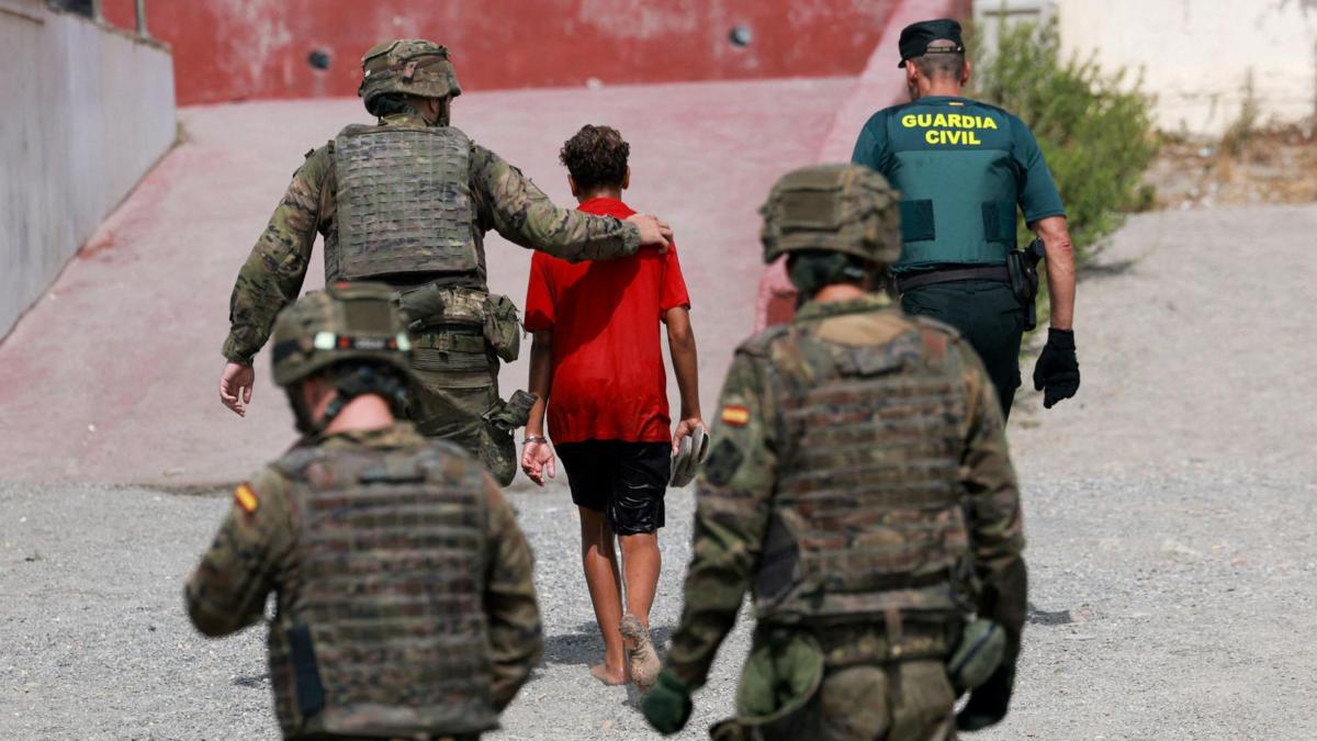 "¡No, Marruecos no!": el dilema de qué hacer con los niños no acompañados que llegaron a Ceuta y que España no sabe a quién devolver