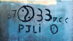 Sigla do PCC em presídio (foto: BBC)