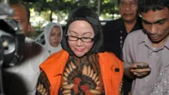 Den inaktive Banten-guvernören Ratu Atut Chosiyah anses bevisat ha mutat Akil Muchtar.