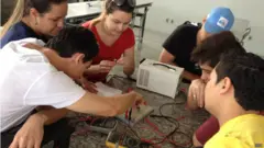 Alunos do Pronatec (BBC Brasil)