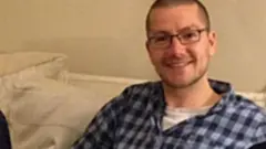 البريطاني وليام بوولي، الذي أصيب بالفيروس، كان قد تلقى علاجا بعقار "ZMapp"